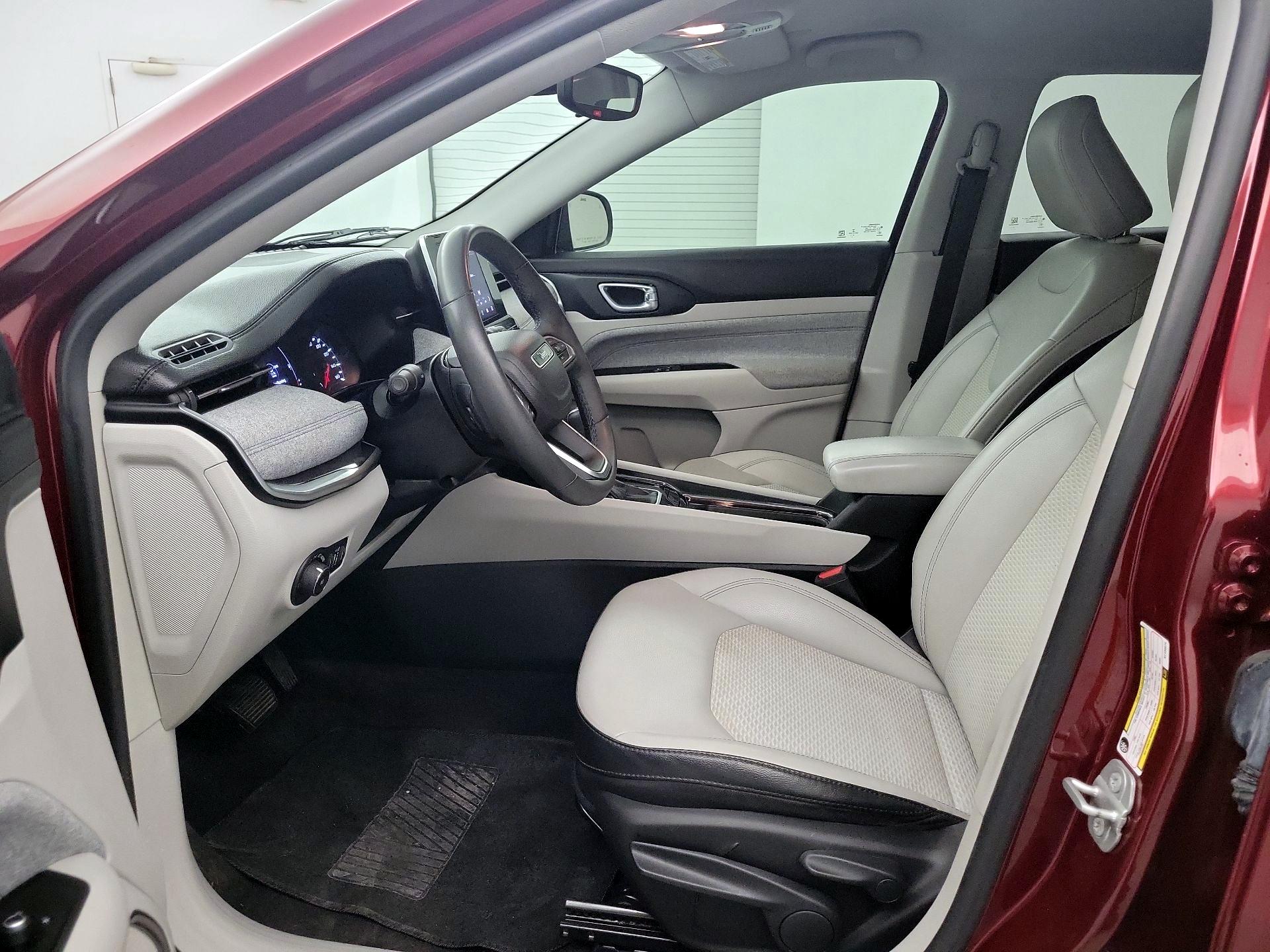 Thumbnail: 2022 Jeep Compass - 9