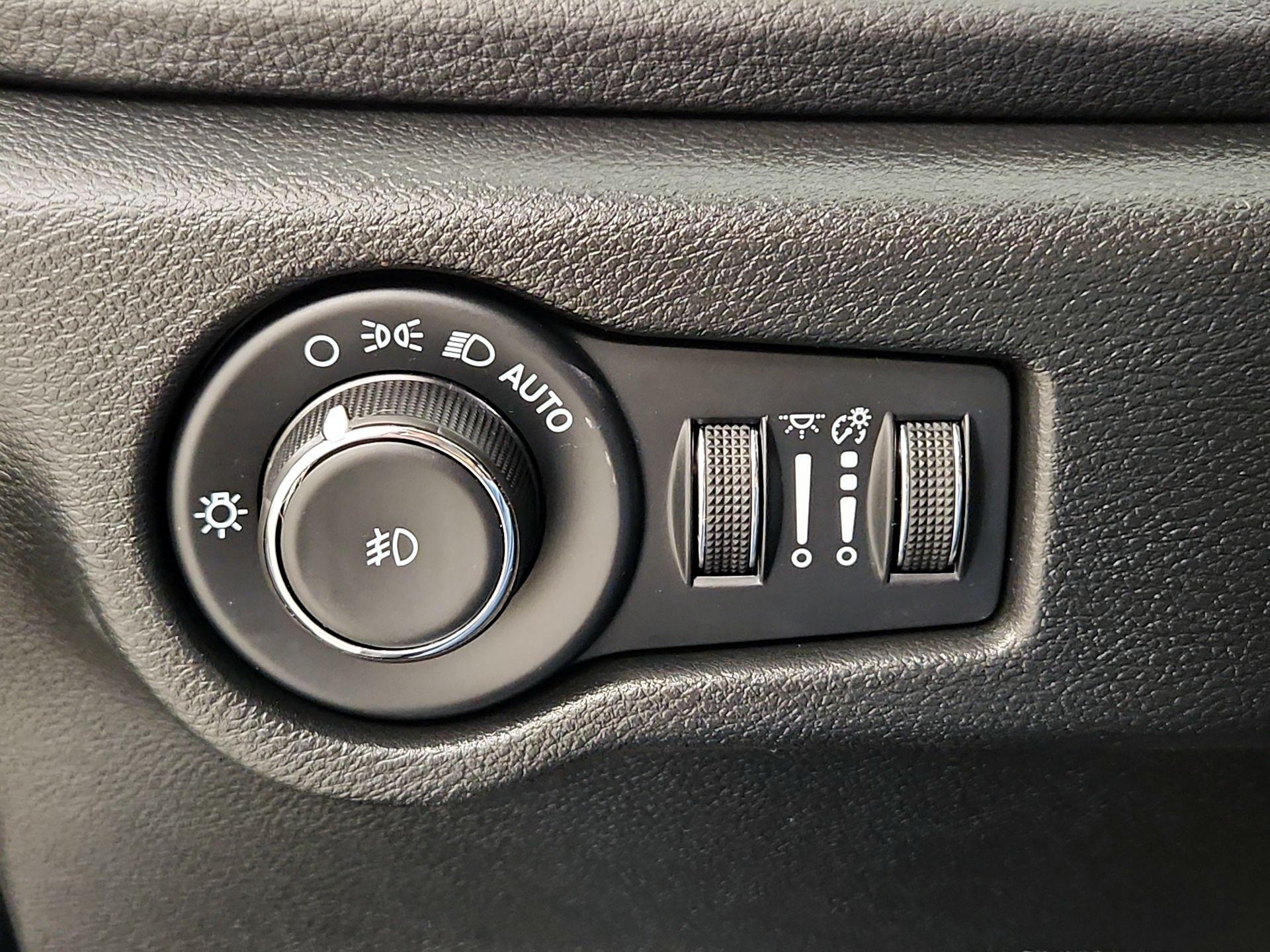 Thumbnail: 2023 Chrysler Pacifica - 13