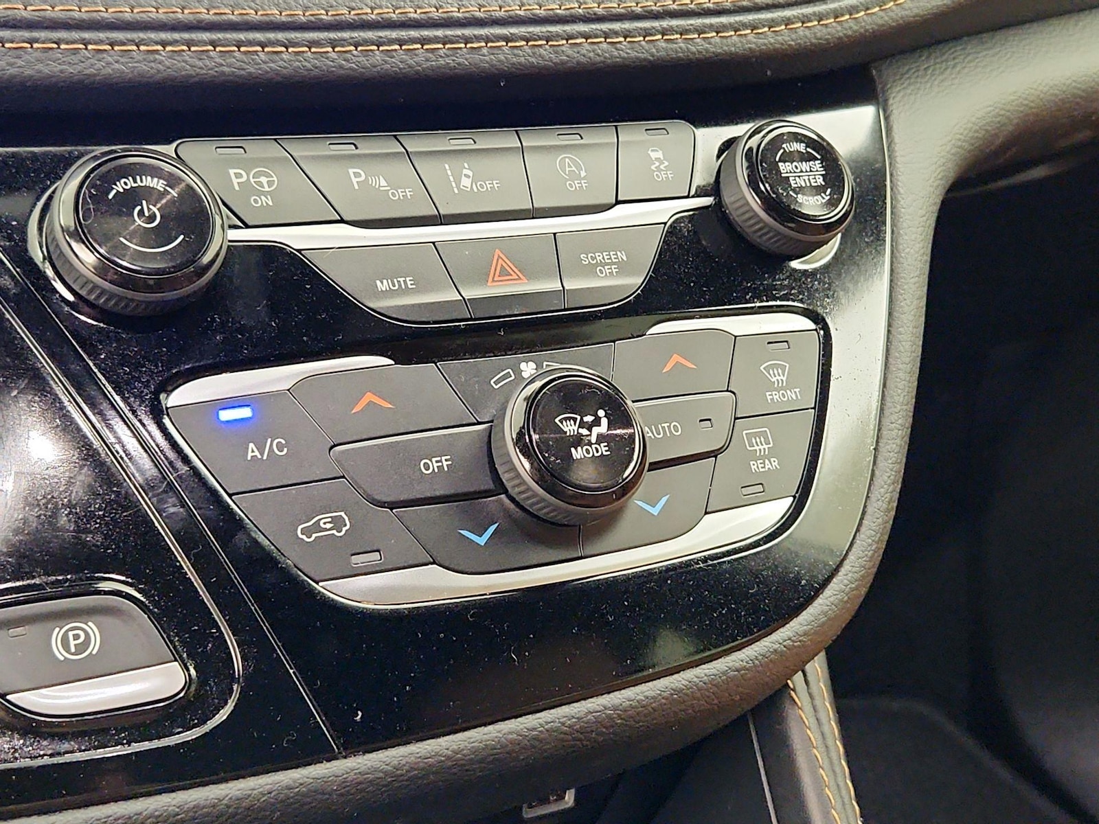 2023 Chrysler Pacifica Pinnacle - Photo 18