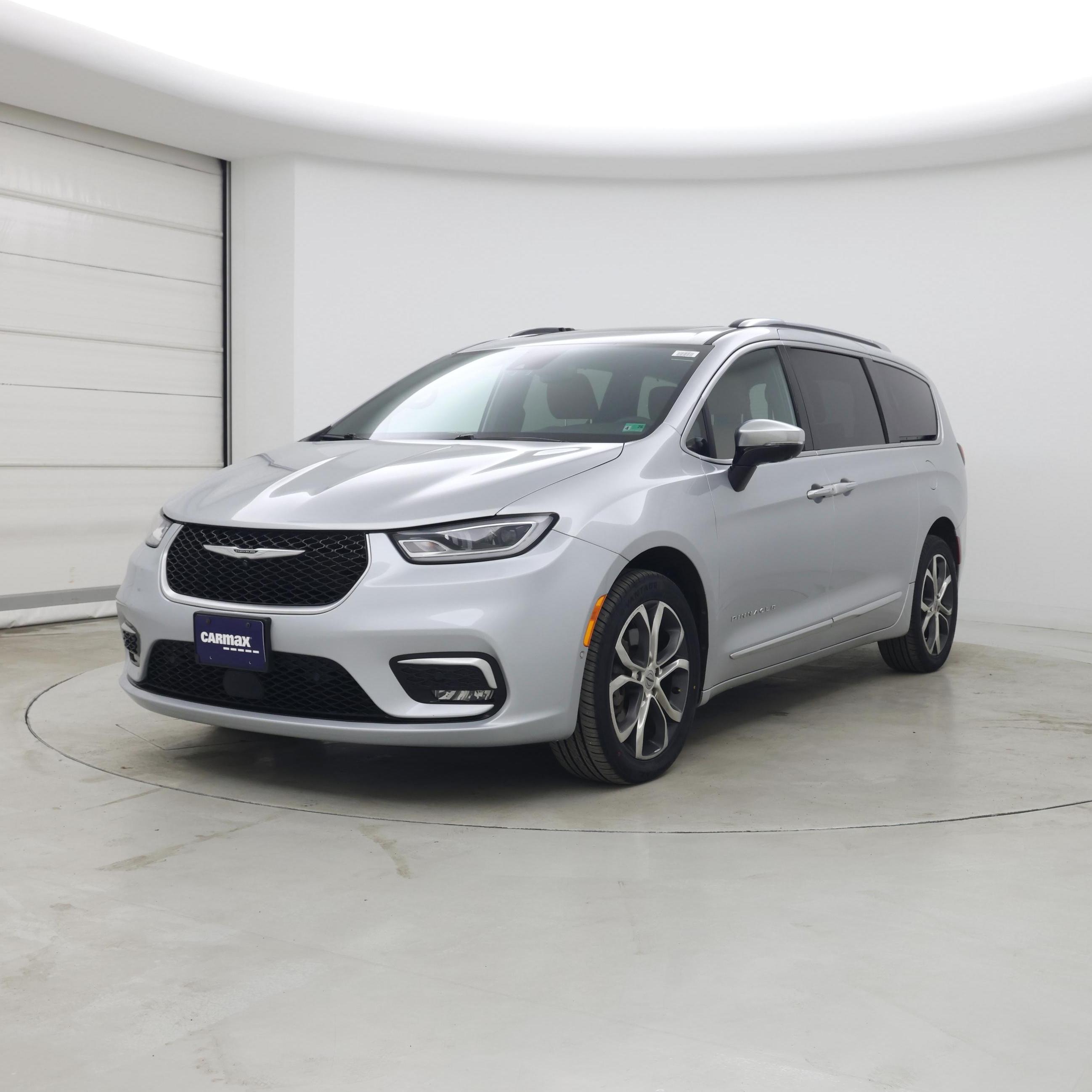 Thumbnail: 2023 Chrysler Pacifica - 4