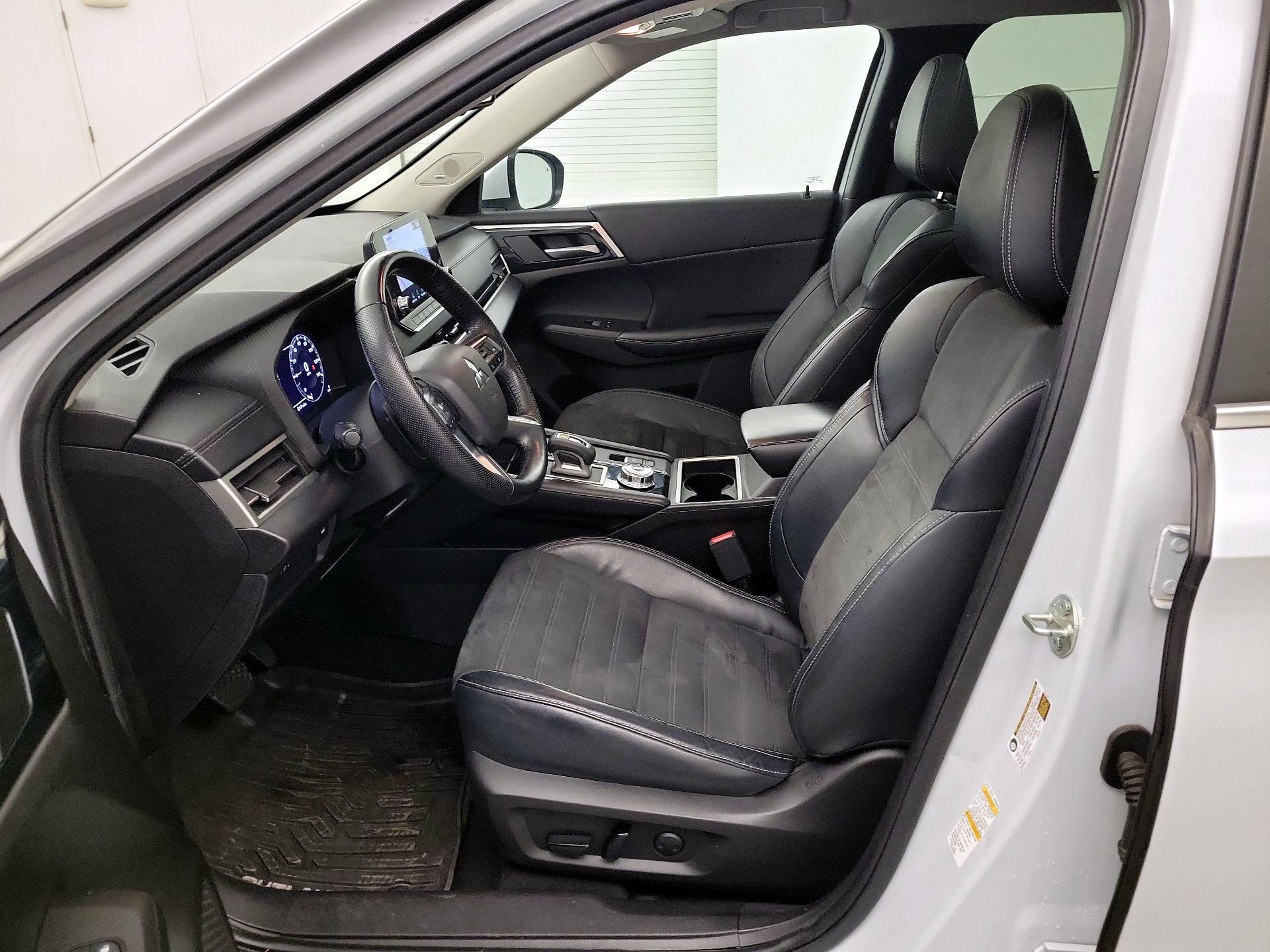 Thumbnail: 2022 Mitsubishi Outlander - 9