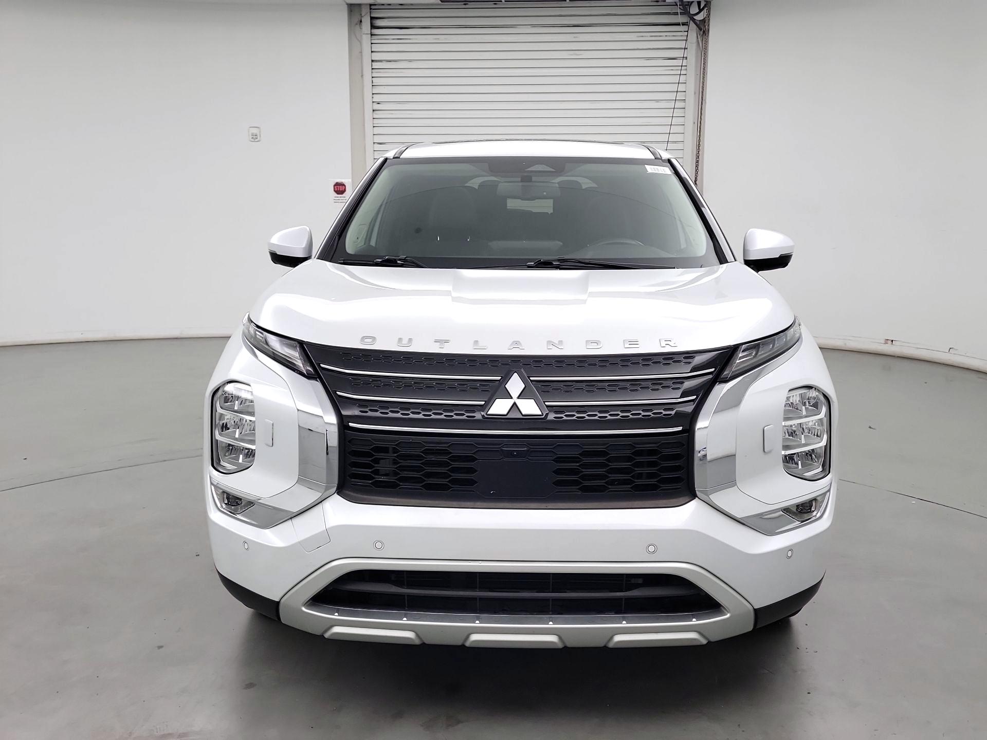 Thumbnail: 2022 Mitsubishi Outlander - 2