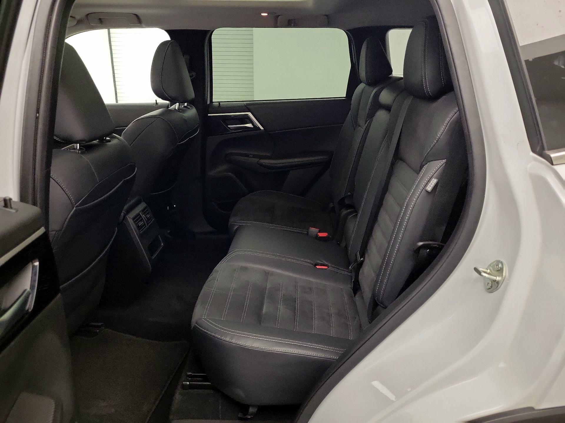 Thumbnail: 2022 Mitsubishi Outlander - 19