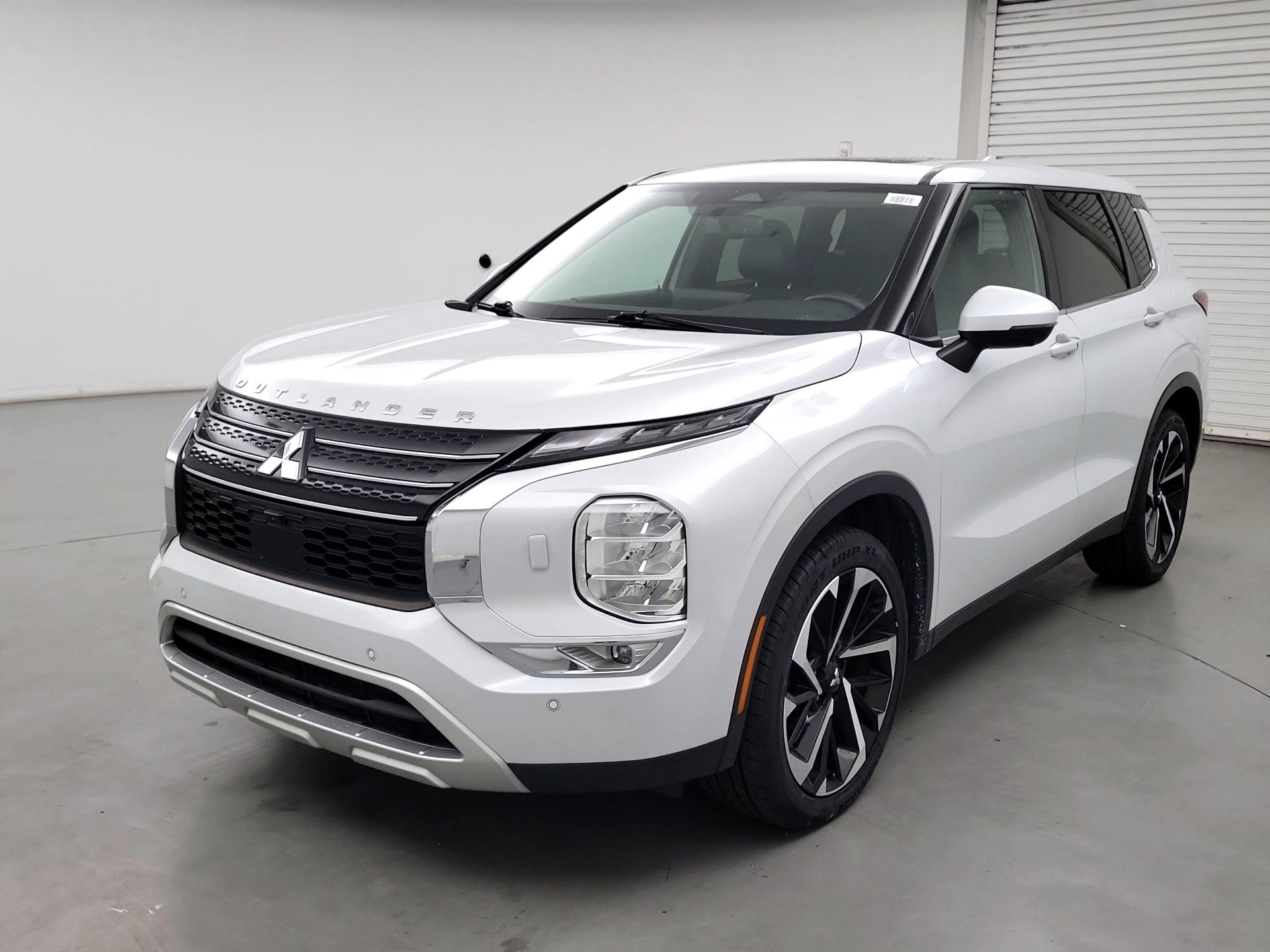 Thumbnail: 2022 Mitsubishi Outlander - 3