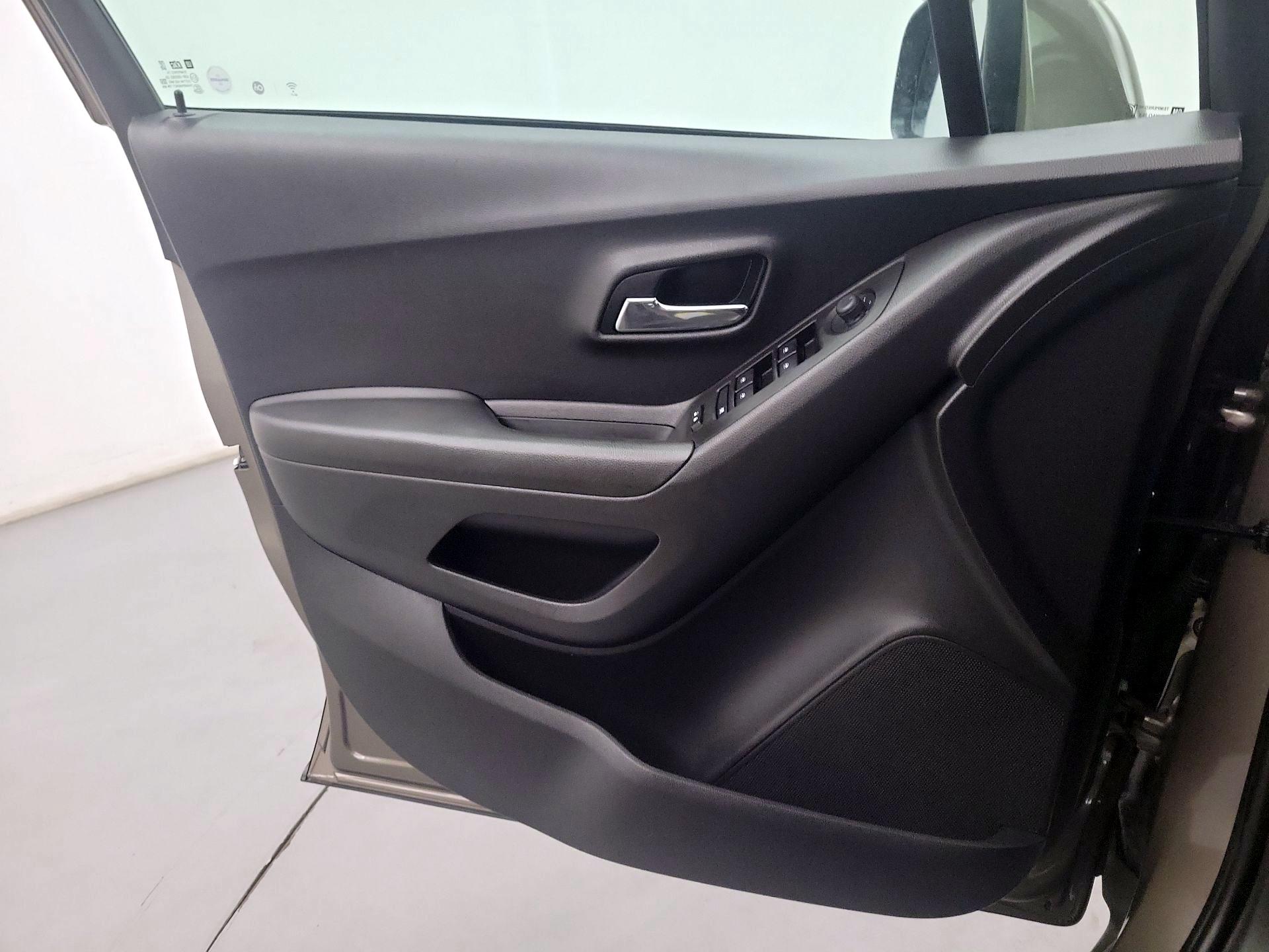 Thumbnail: 2021 Chevrolet Trax - 10