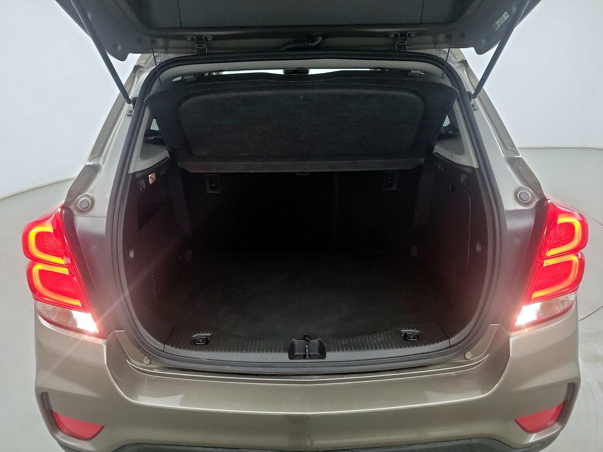 Thumbnail: 2021 Chevrolet Trax - 18