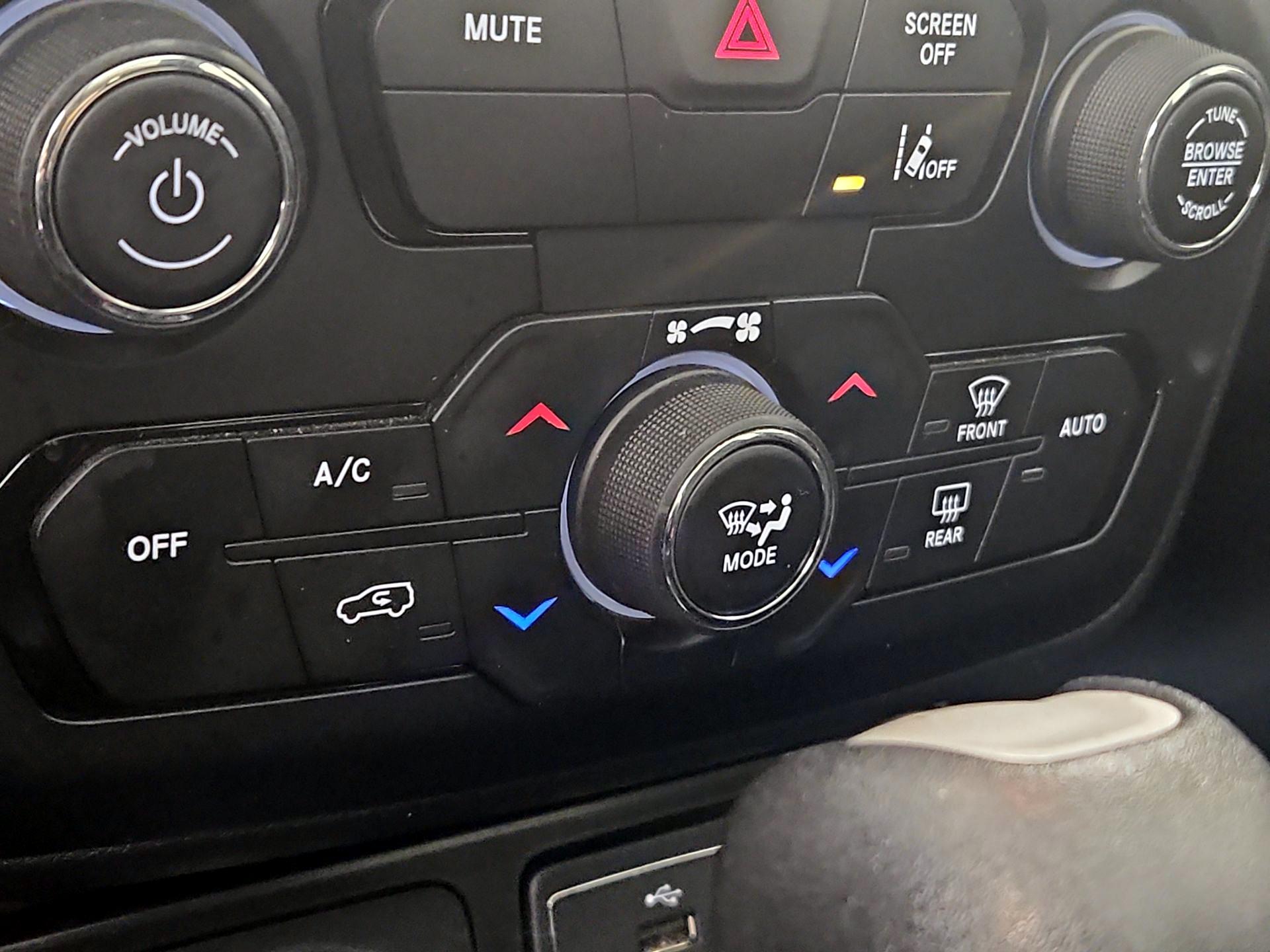 Thumbnail: 2023 Jeep Renegade - 17