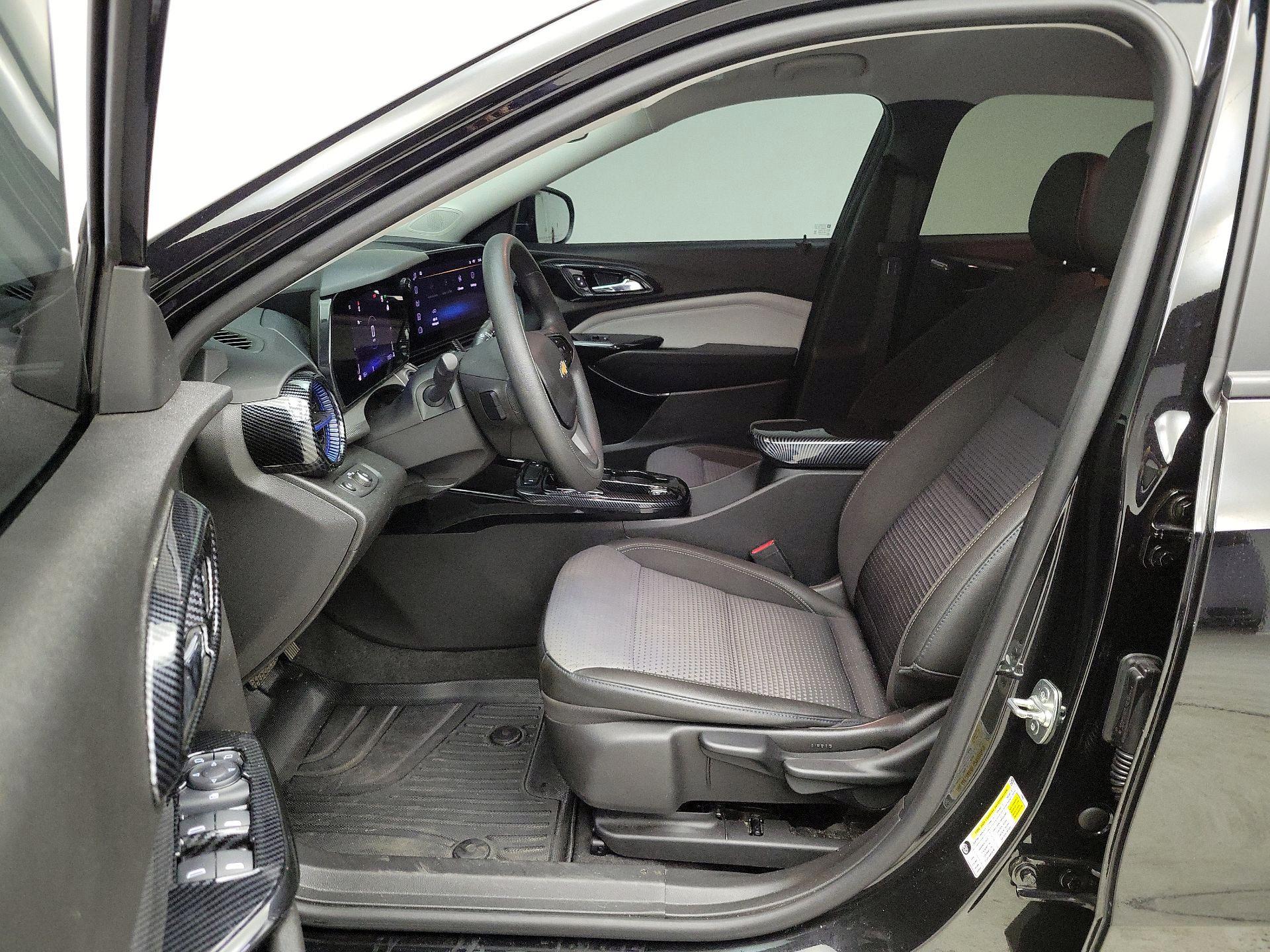 Thumbnail: 2025 Chevrolet Trax - 11