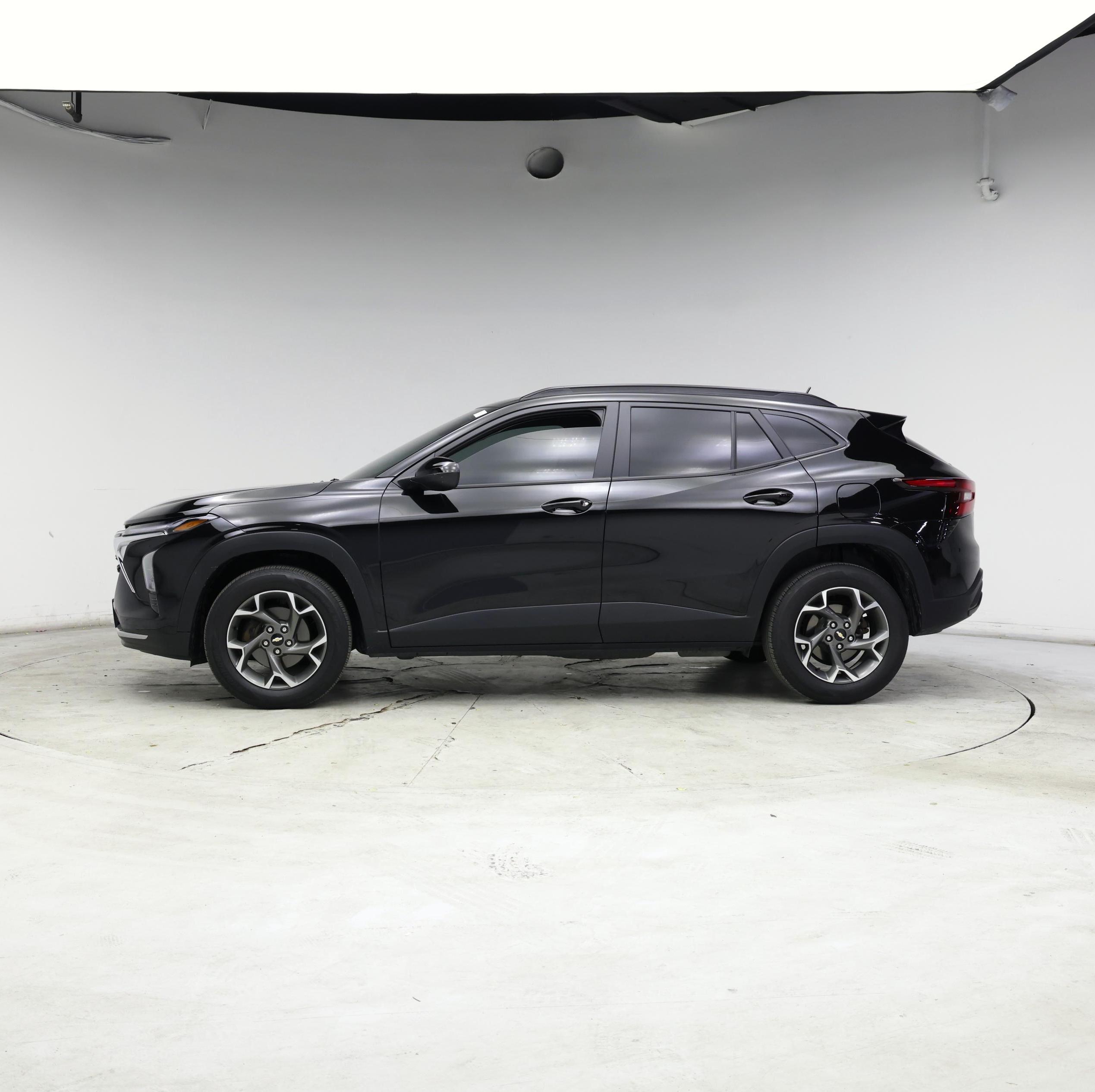 Thumbnail: 2025 Chevrolet Trax - 3