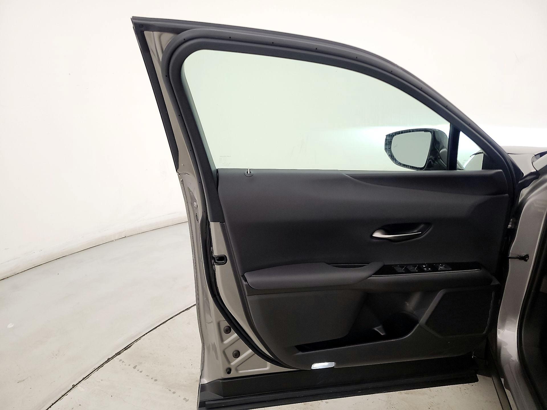 Thumbnail: 2022 Lexus UX - 12