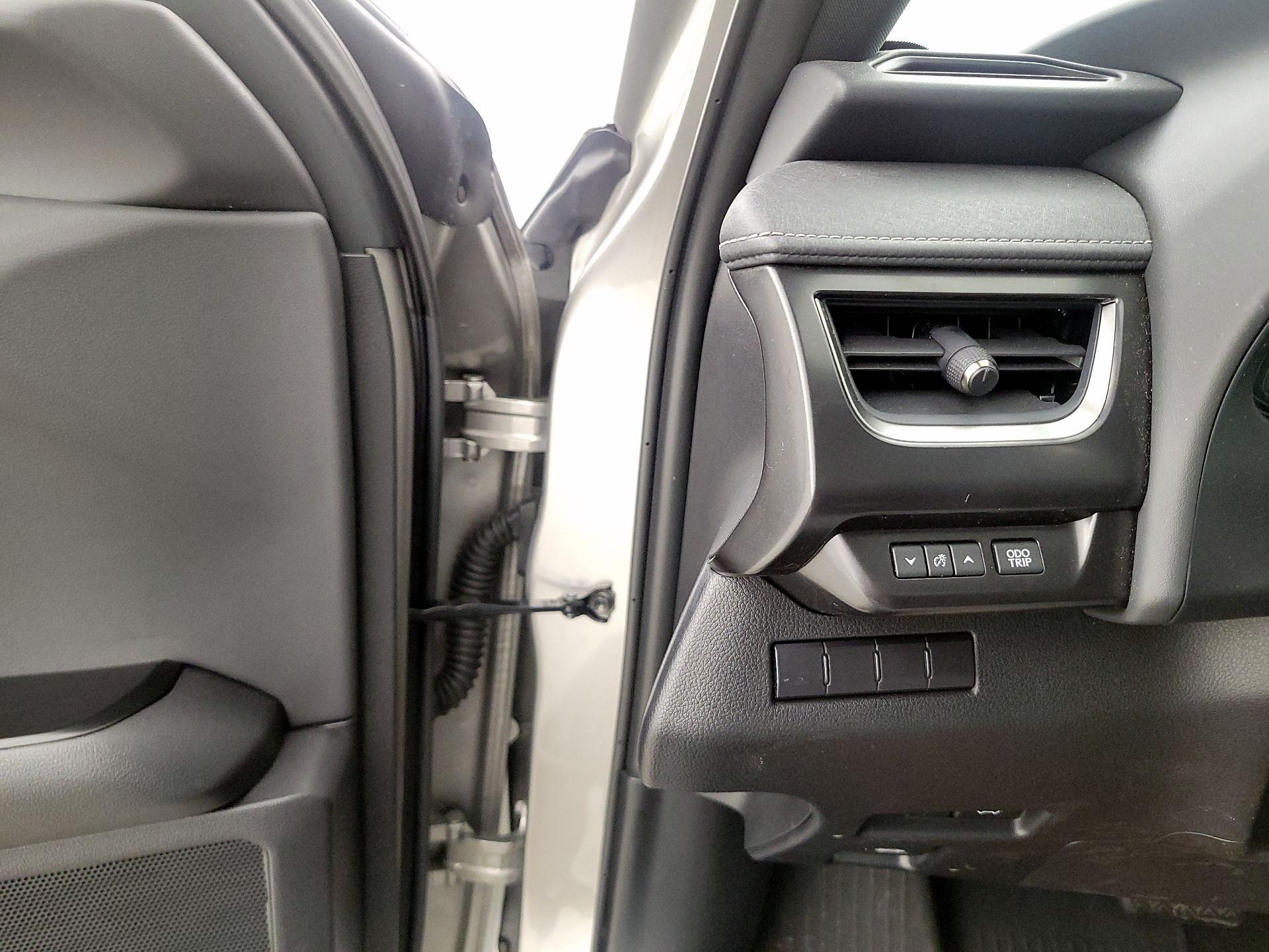 Thumbnail: 2022 Lexus UX - 13