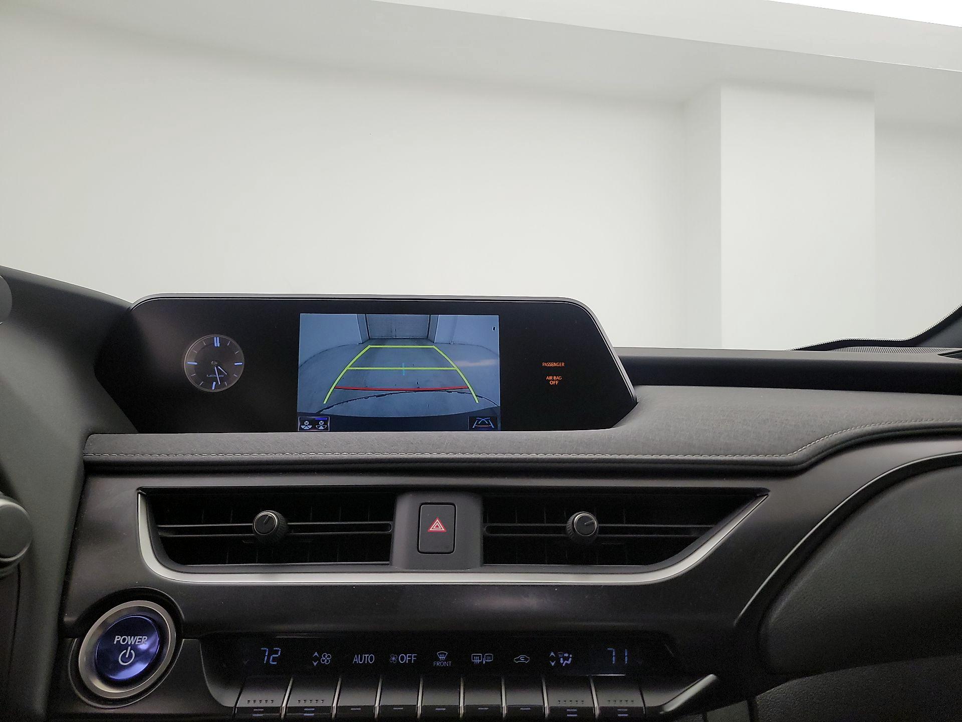 Thumbnail: 2022 Lexus UX - 14