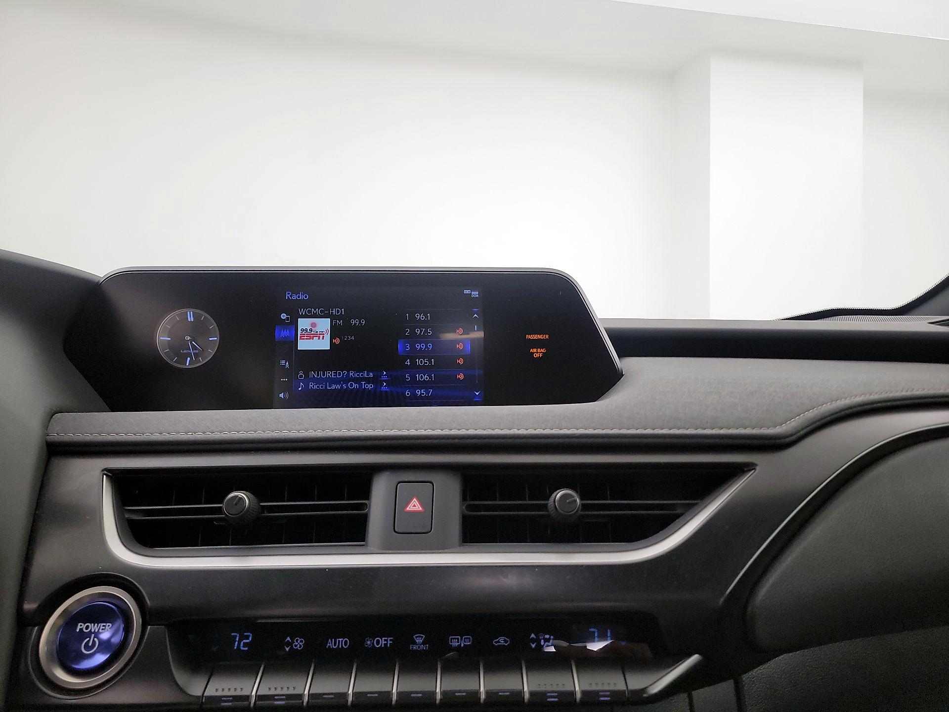 Thumbnail: 2022 Lexus UX - 15