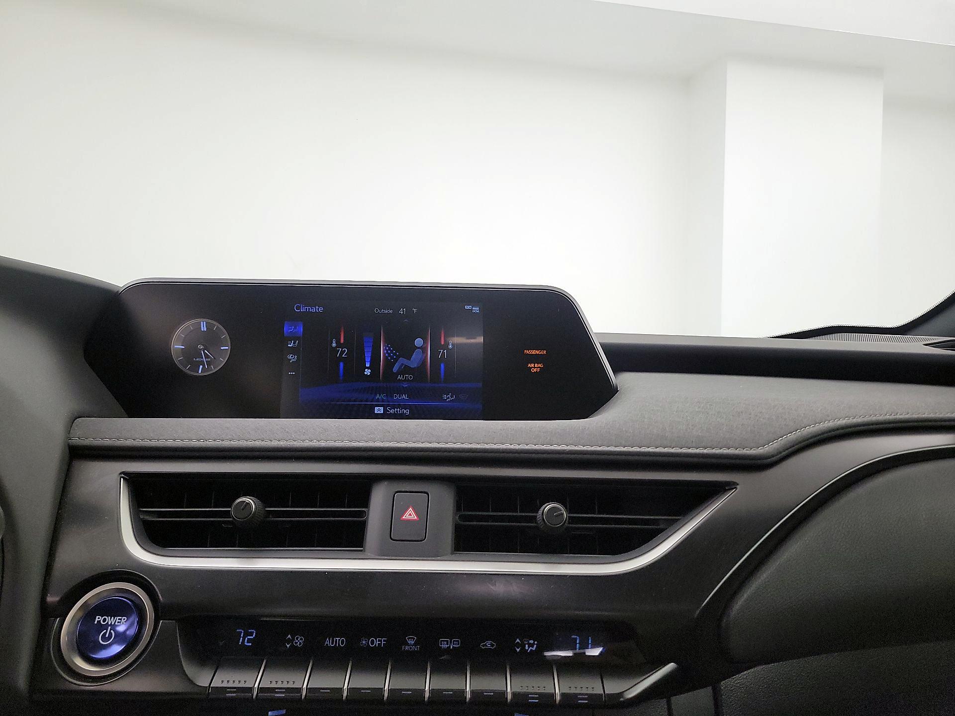 Thumbnail: 2022 Lexus UX - 16