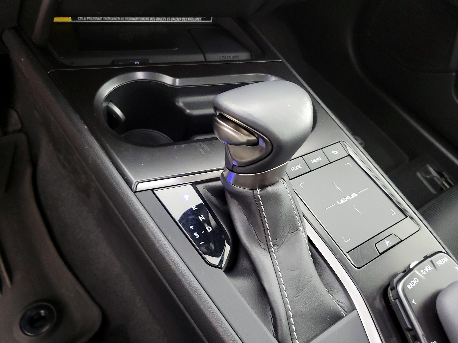 Thumbnail: 2022 Lexus UX - 17