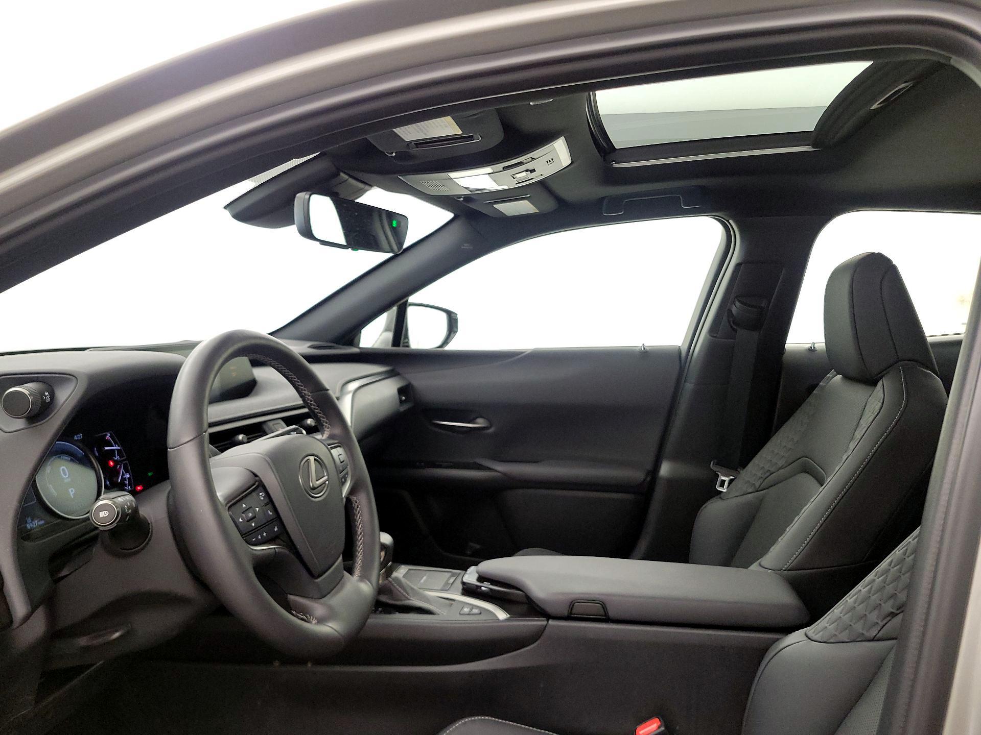 Thumbnail: 2022 Lexus UX - 19