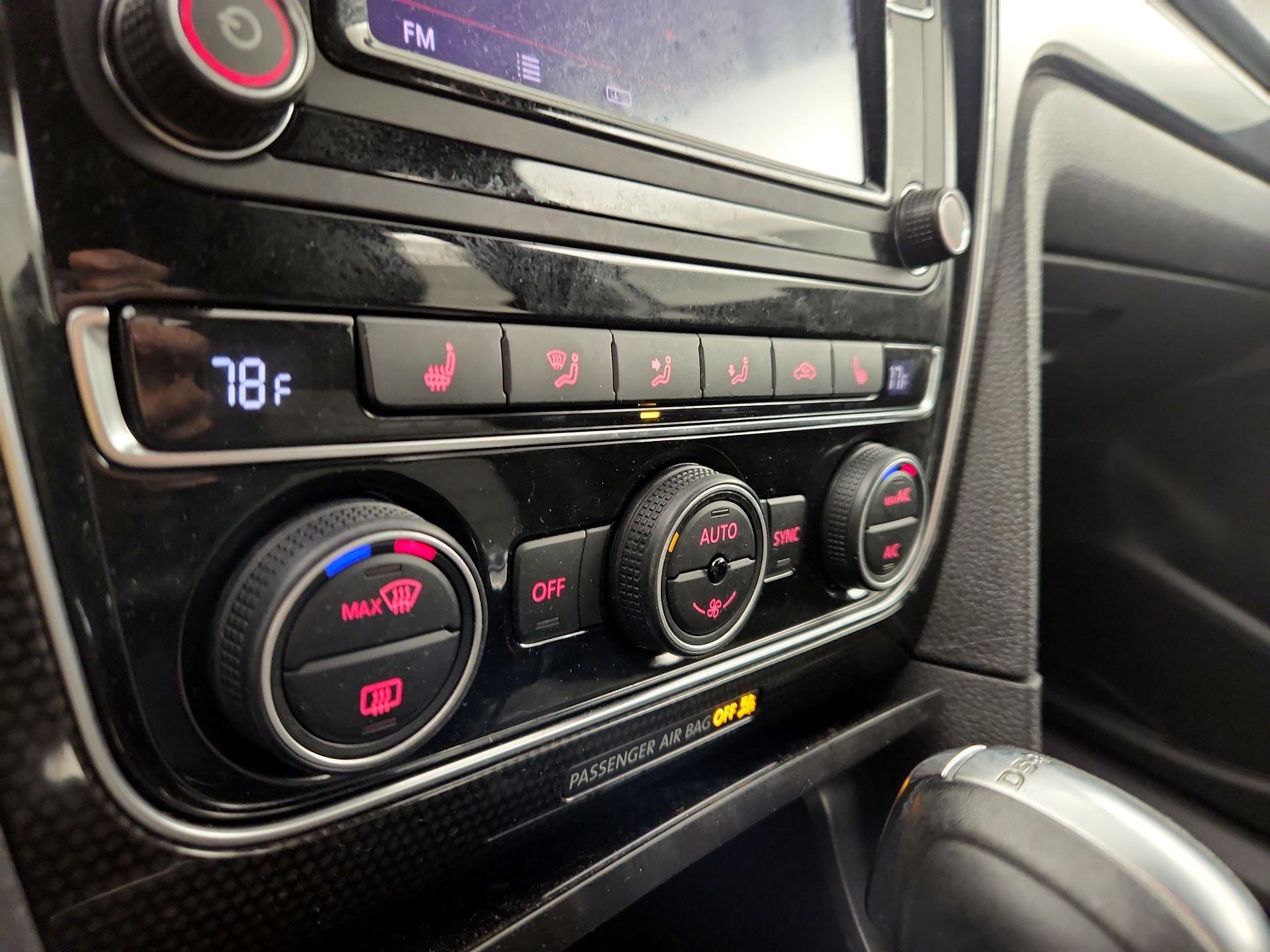 Thumbnail: 2018 Volkswagen Passat - 16