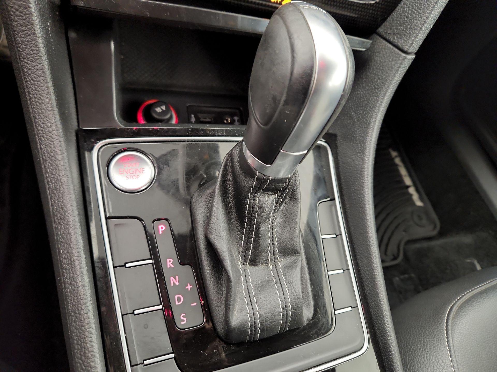 Thumbnail: 2018 Volkswagen Passat - 17