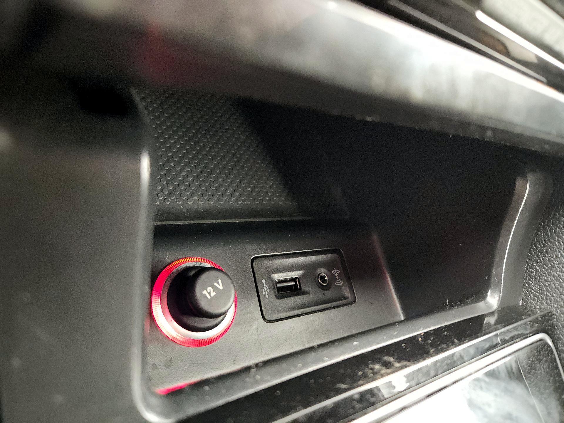 Thumbnail: 2018 Volkswagen Passat - 18