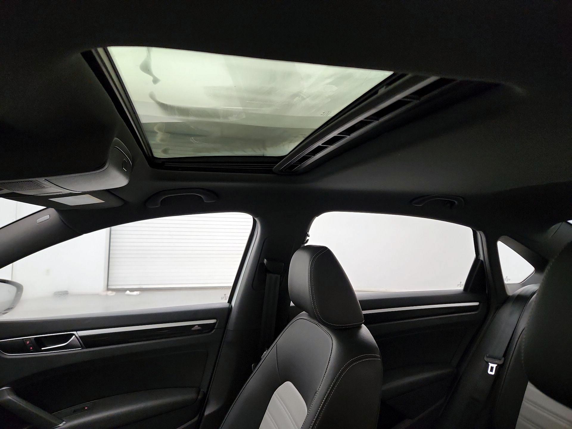 Thumbnail: 2018 Volkswagen Passat - 19