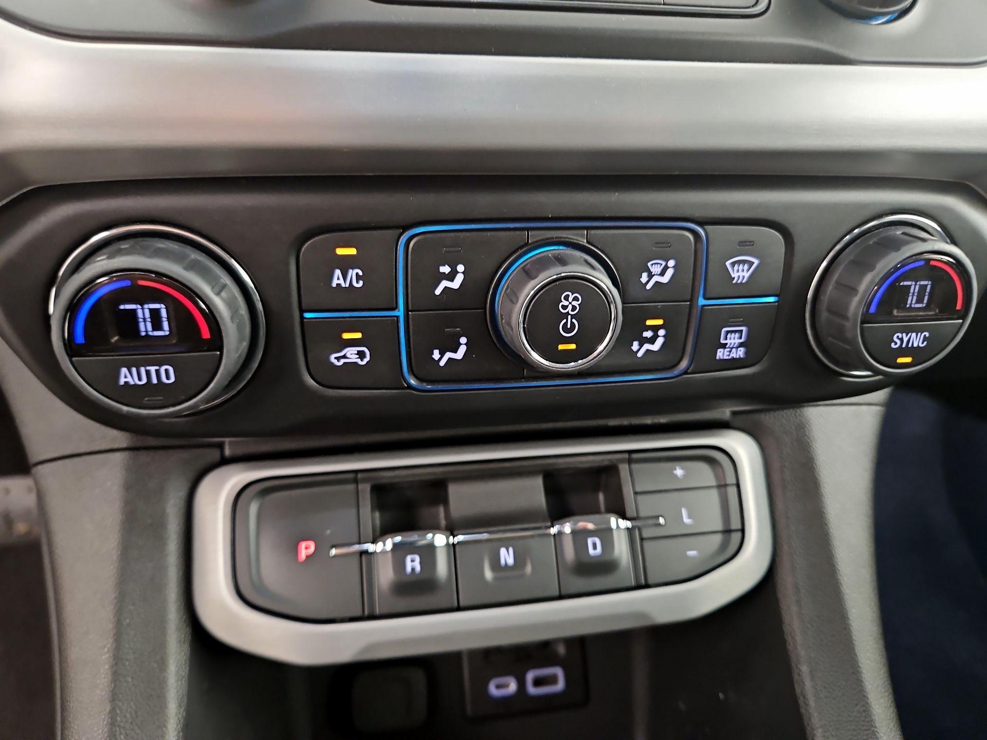 Thumbnail: 2023 GMC Acadia - 17