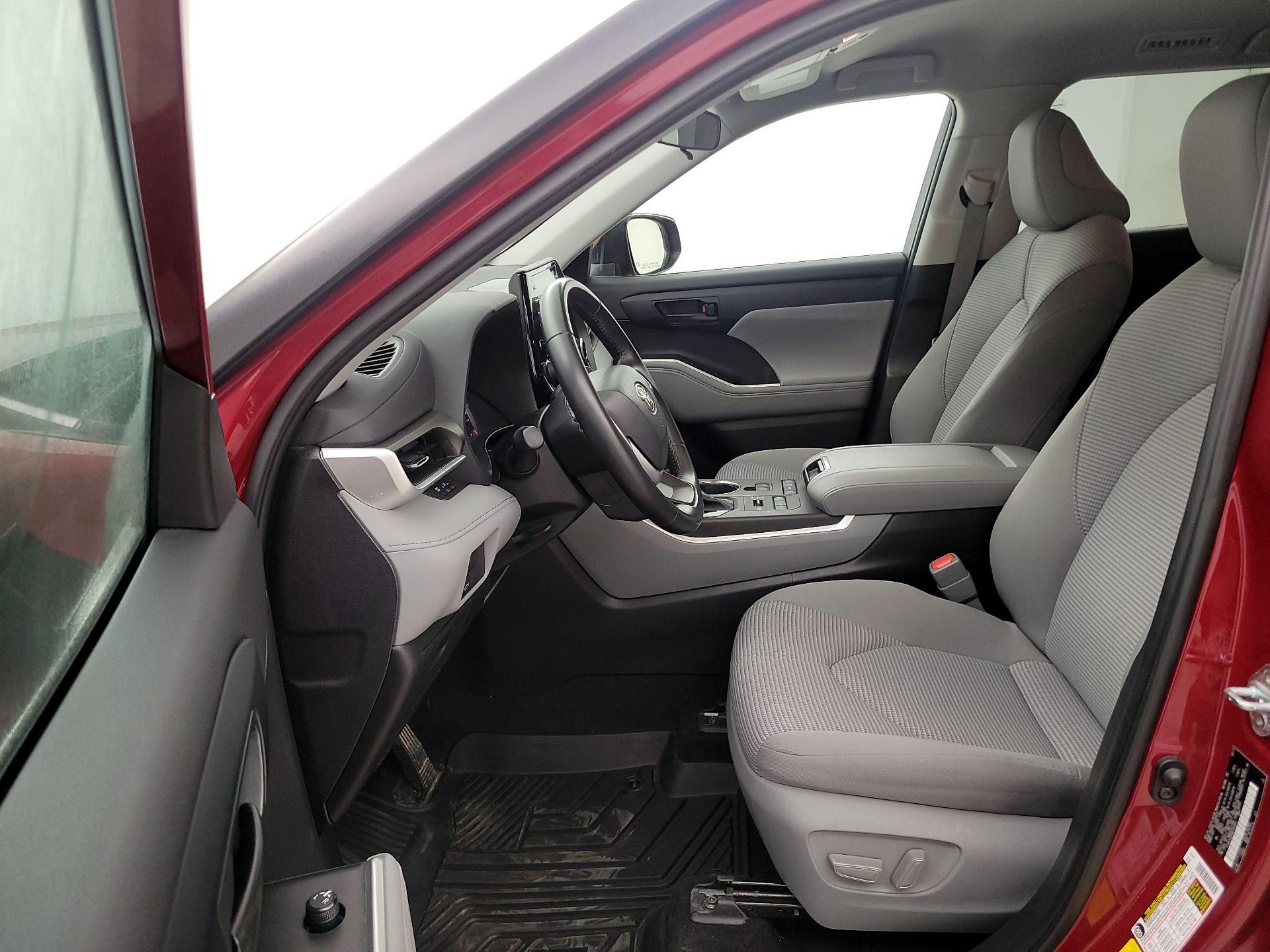 Thumbnail: 2022 Toyota Highlander - 11