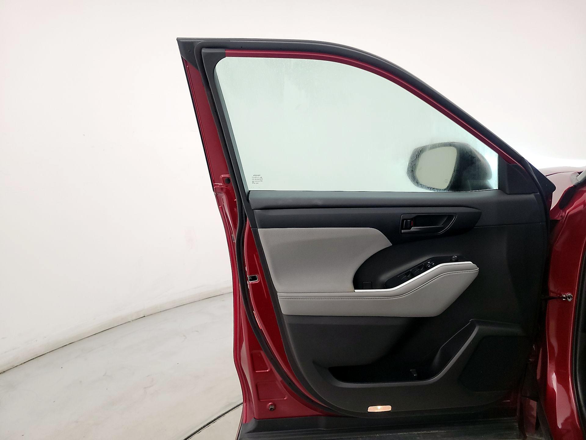 Thumbnail: 2022 Toyota Highlander - 12