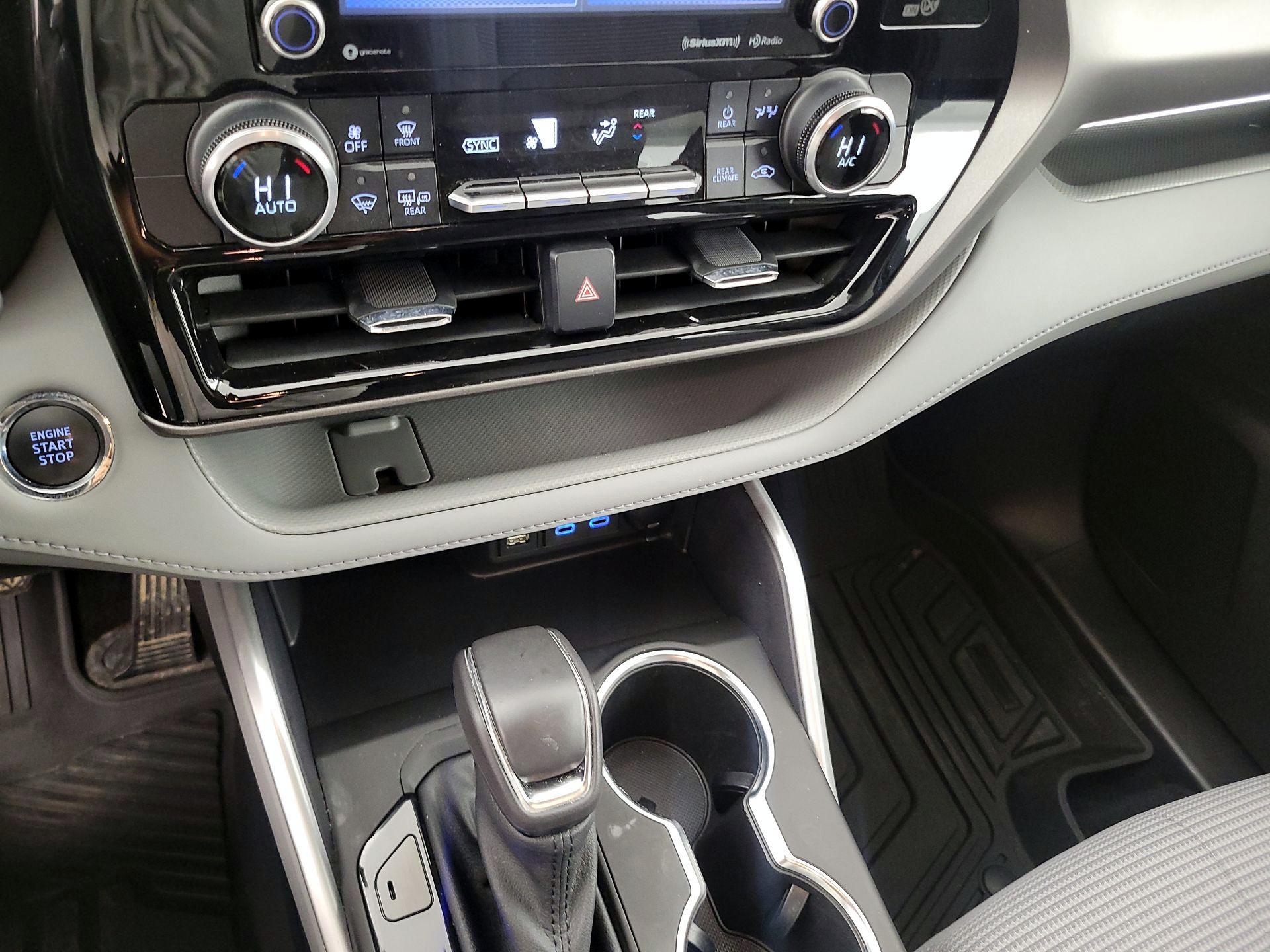 Thumbnail: 2022 Toyota Highlander - 16