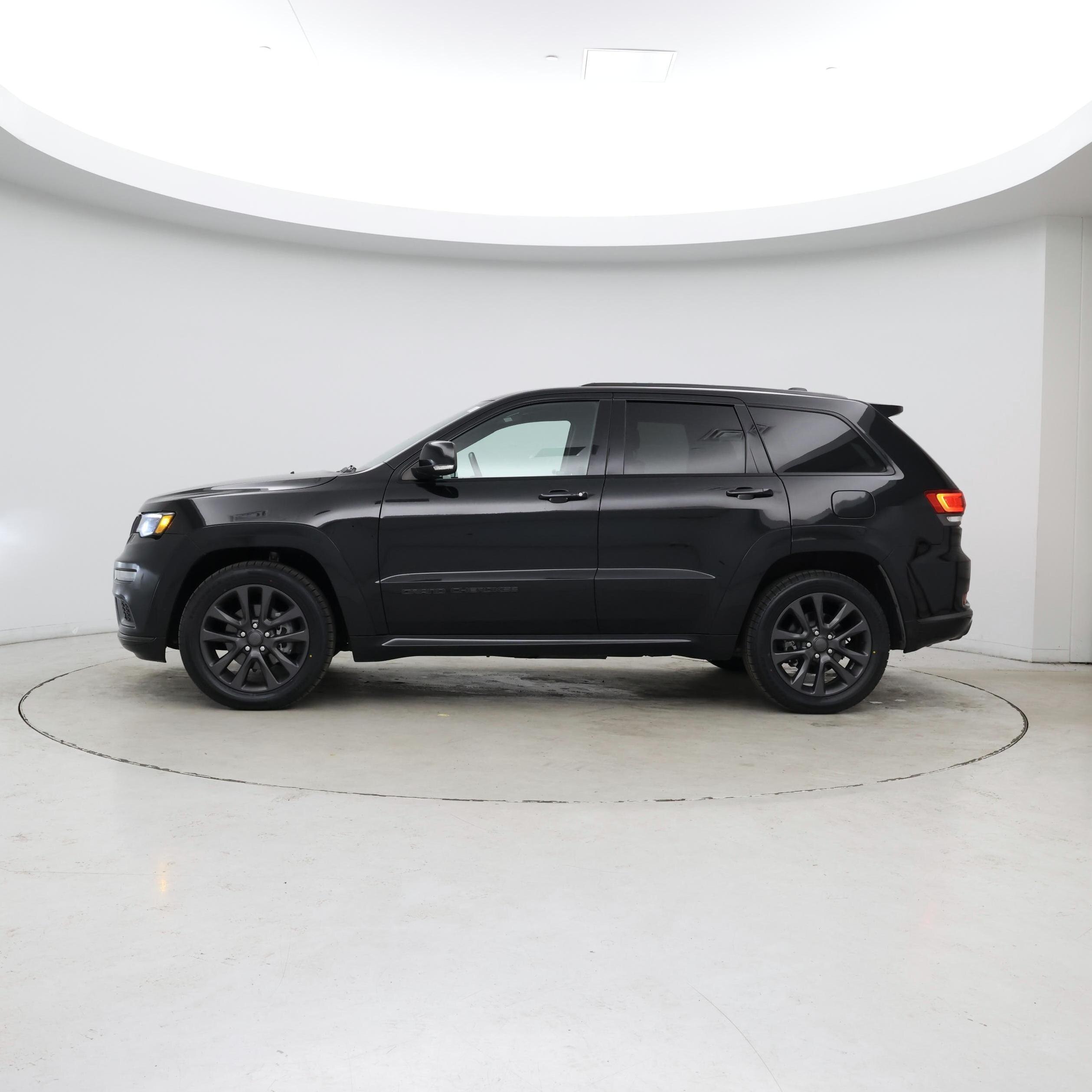 Thumbnail: 2018 Jeep Grand Cherokee - 3