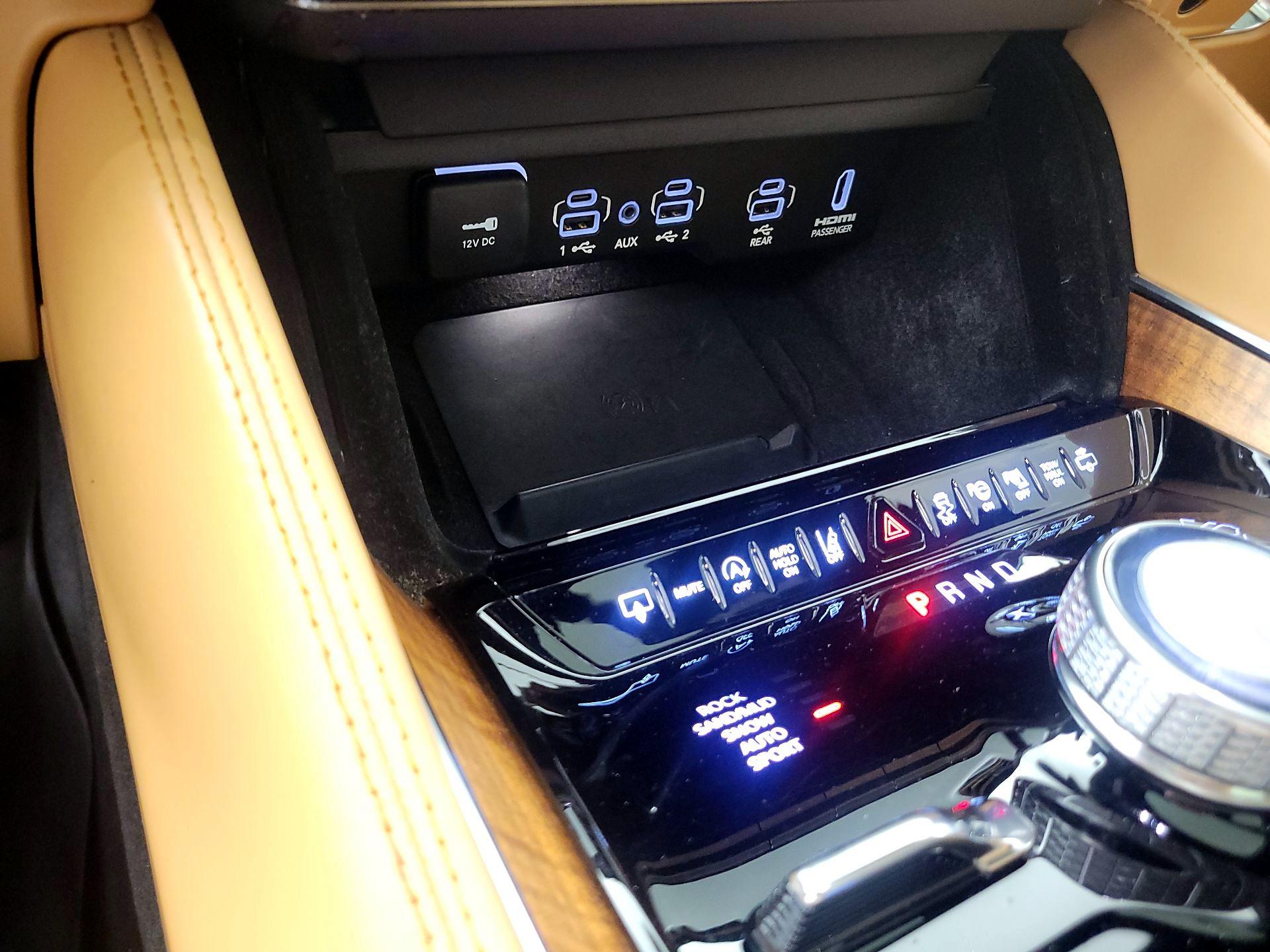 Thumbnail: 2023 Jeep Grand Wagoneer - 19