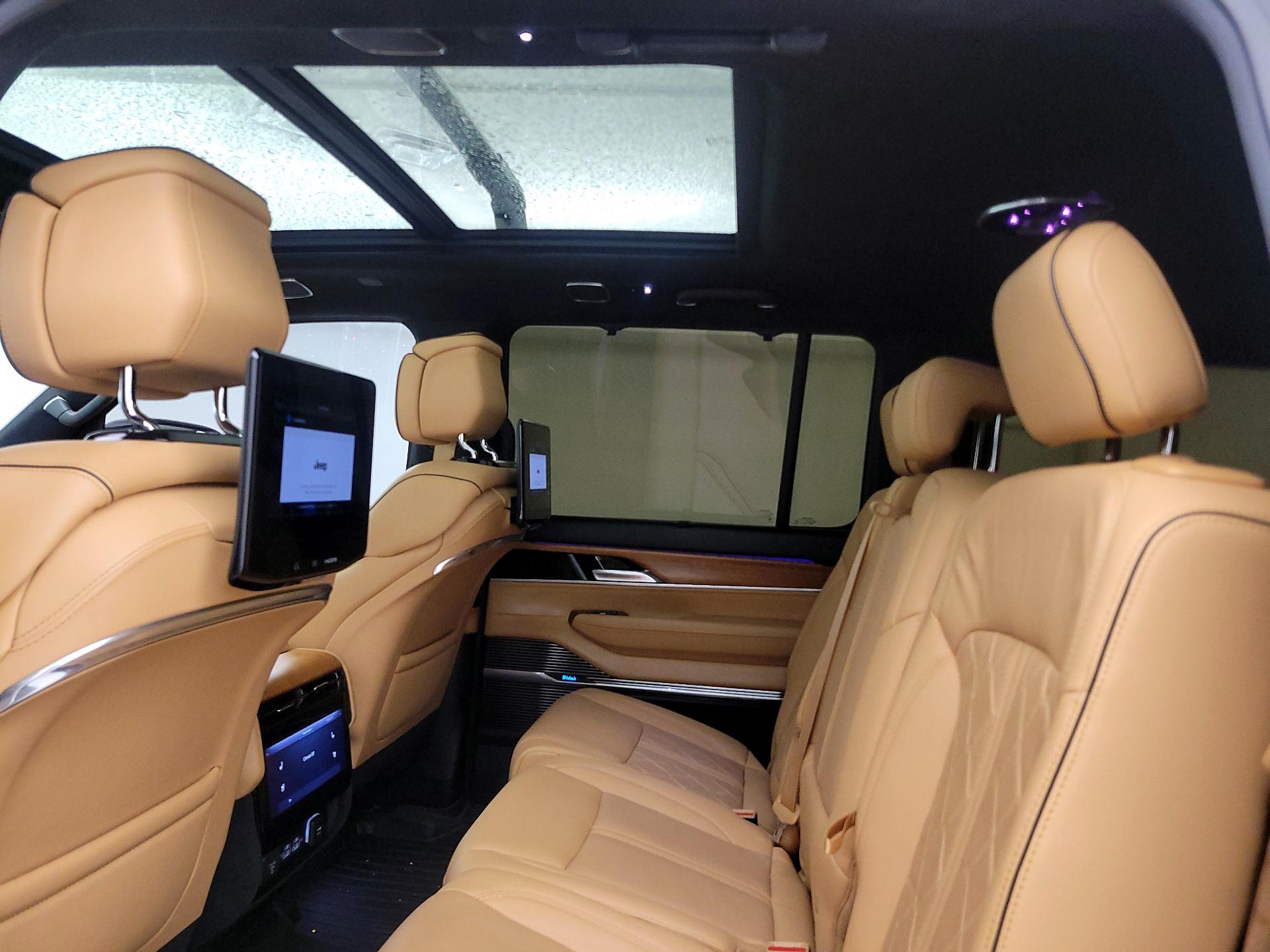 Thumbnail: 2023 Jeep Grand Wagoneer - 20