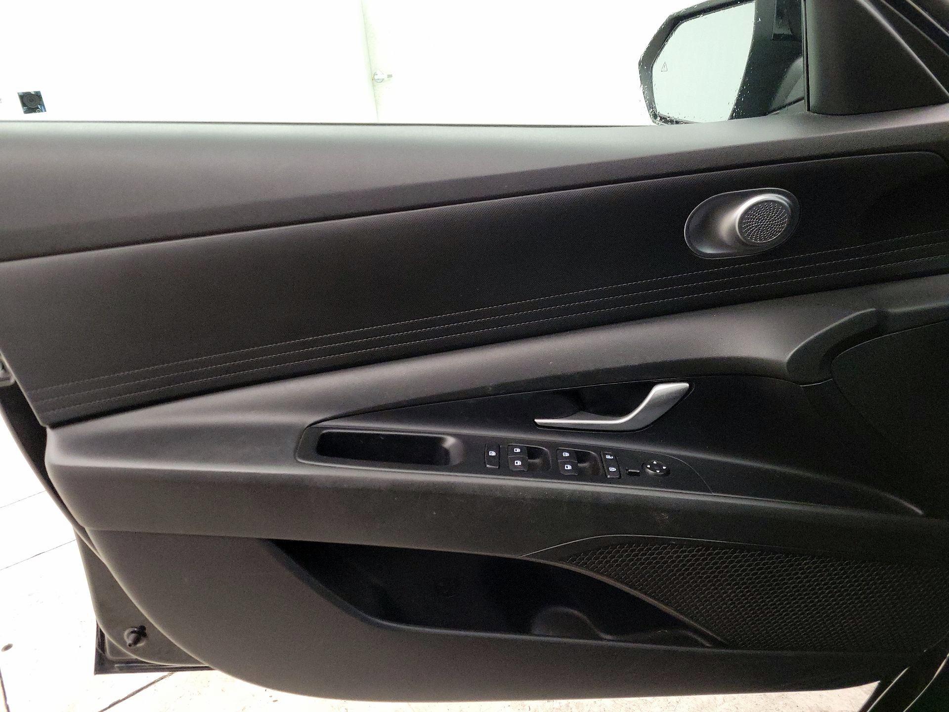 Thumbnail: 2022 Hyundai Elantra - 12