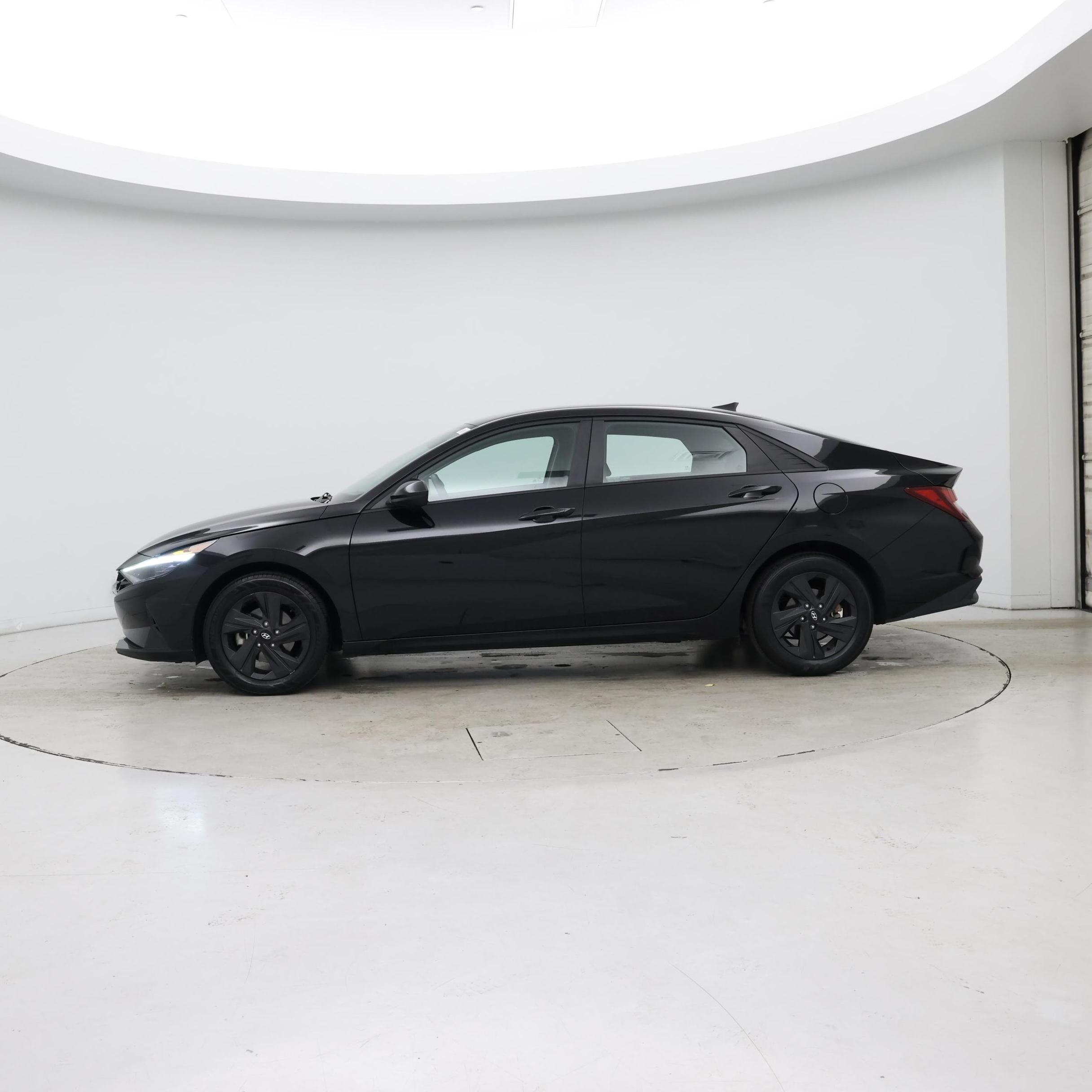 Thumbnail: 2022 Hyundai Elantra - 3