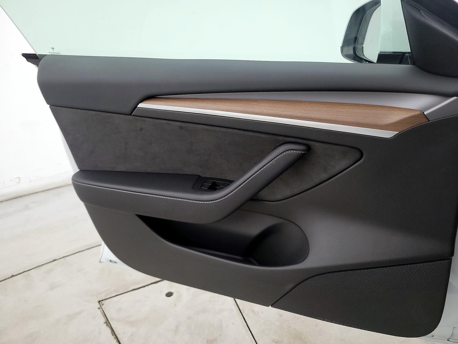 Thumbnail: 2023 Tesla Model 3 - 12