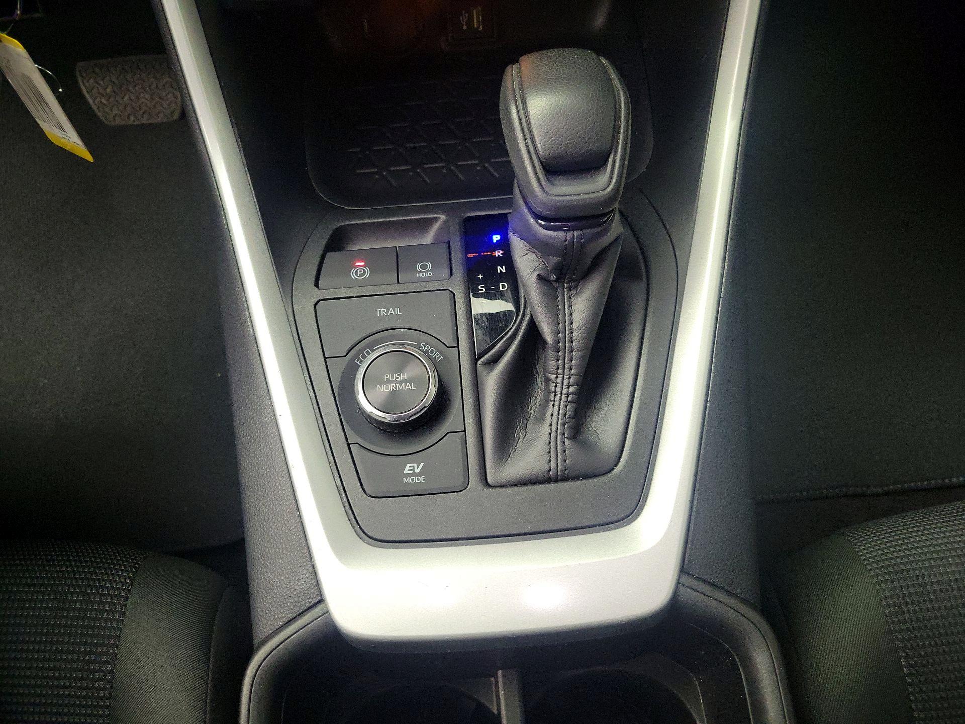 Thumbnail: 2025 Toyota RAV4 - 17