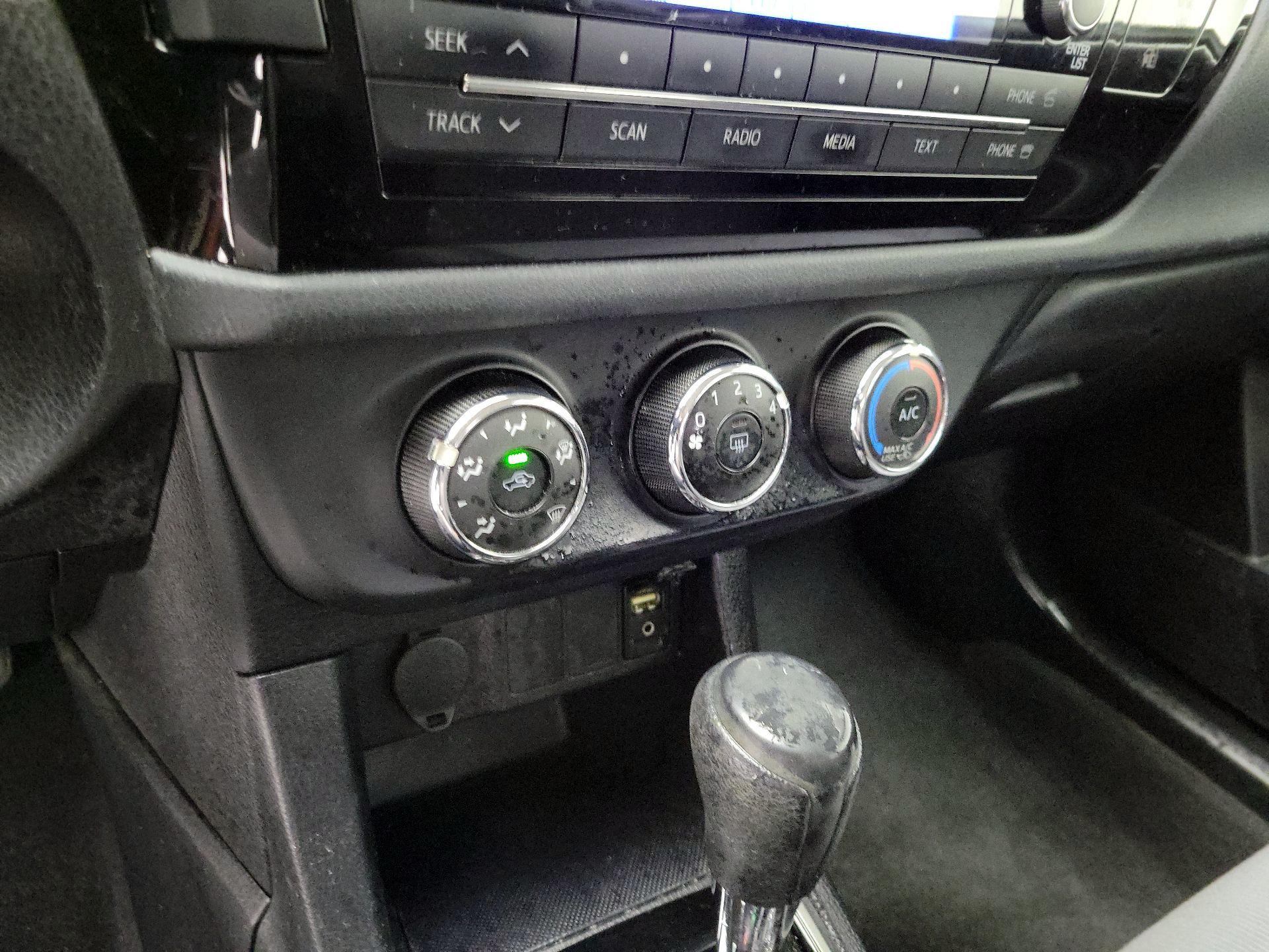 Thumbnail: 2014 Toyota Corolla - 15