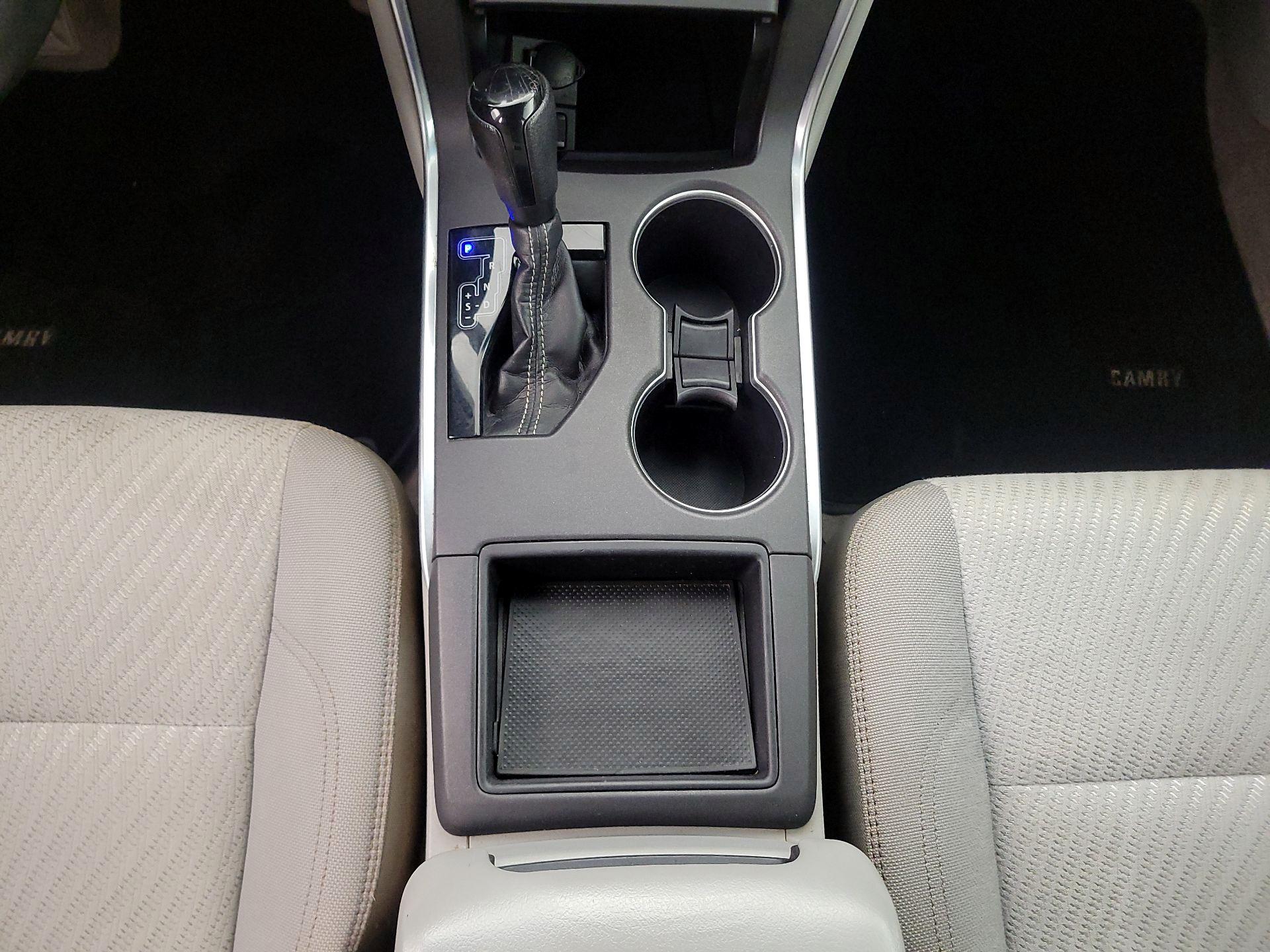 Thumbnail: 2016 Toyota Camry - 17