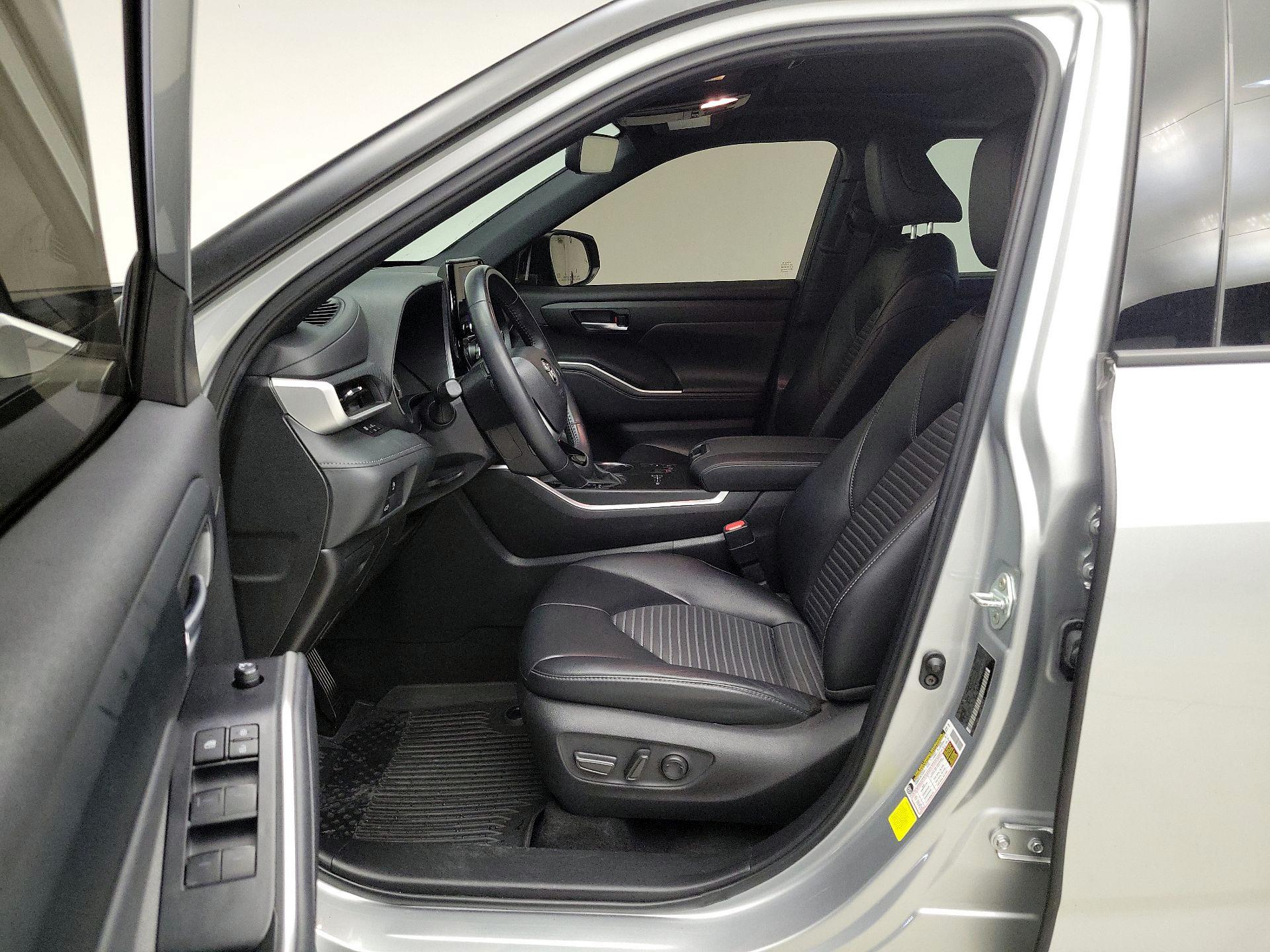 Thumbnail: 2024 Toyota Highlander - 11