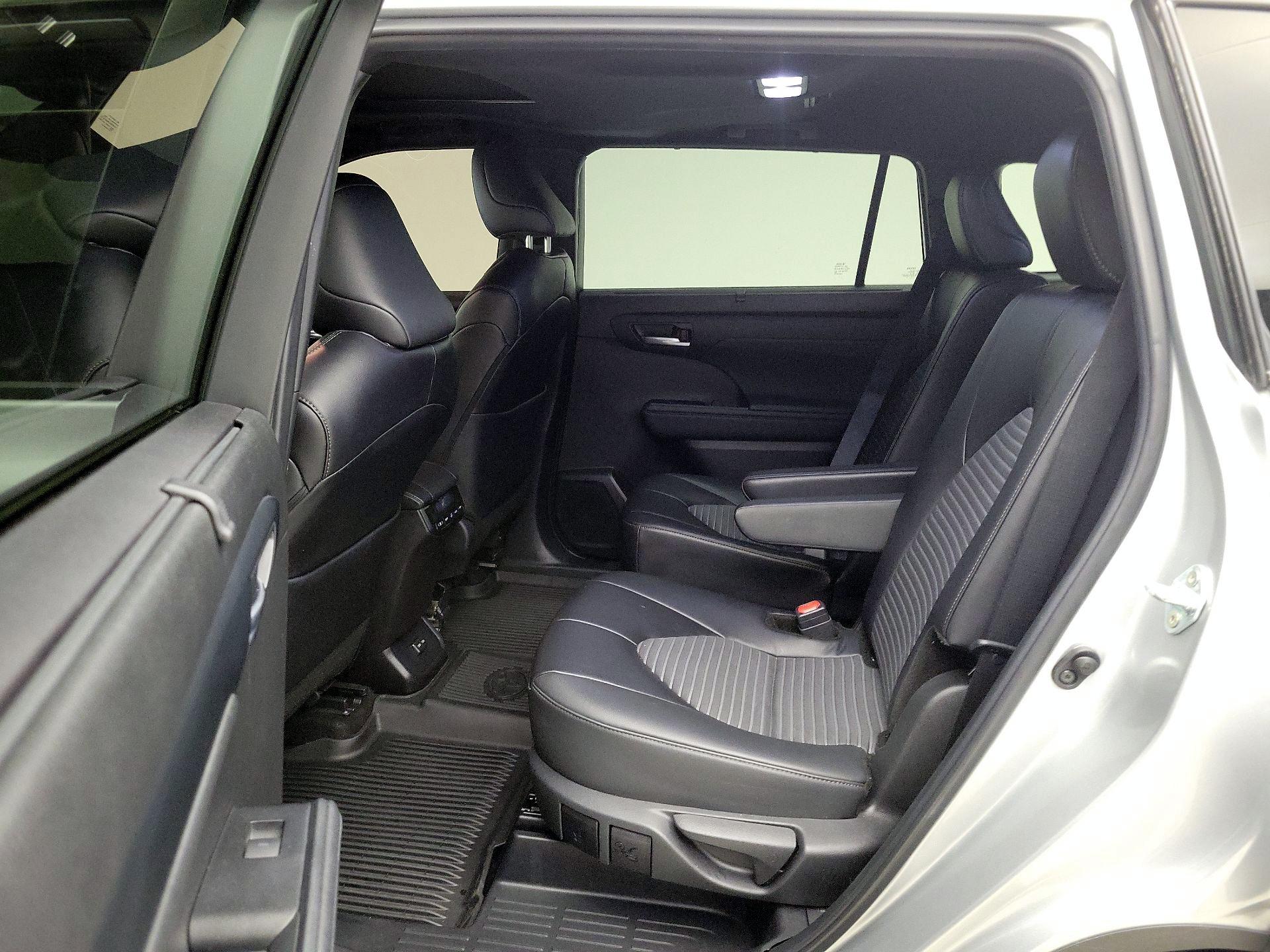 Thumbnail: 2024 Toyota Highlander - 20