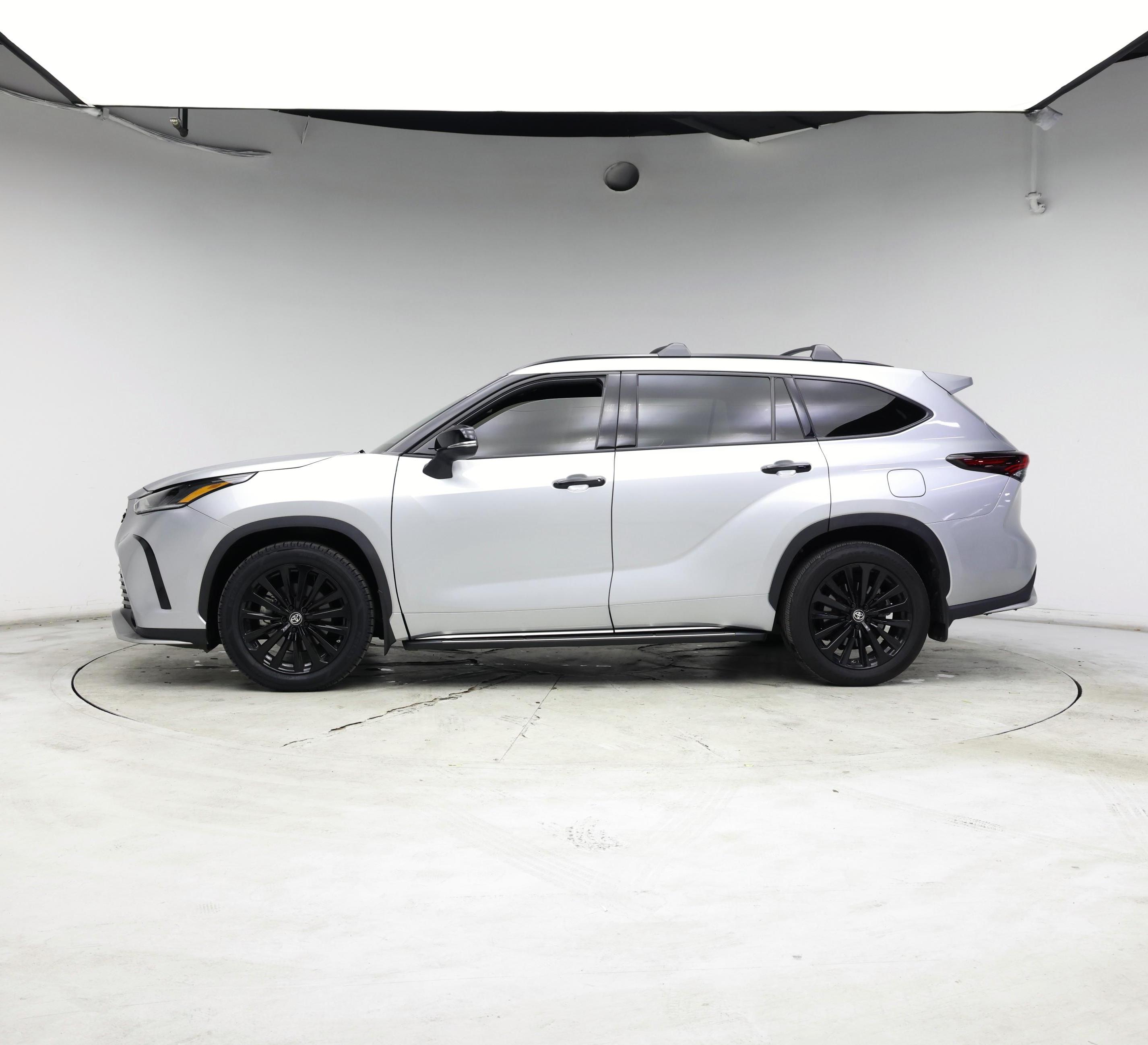 Thumbnail: 2024 Toyota Highlander - 3
