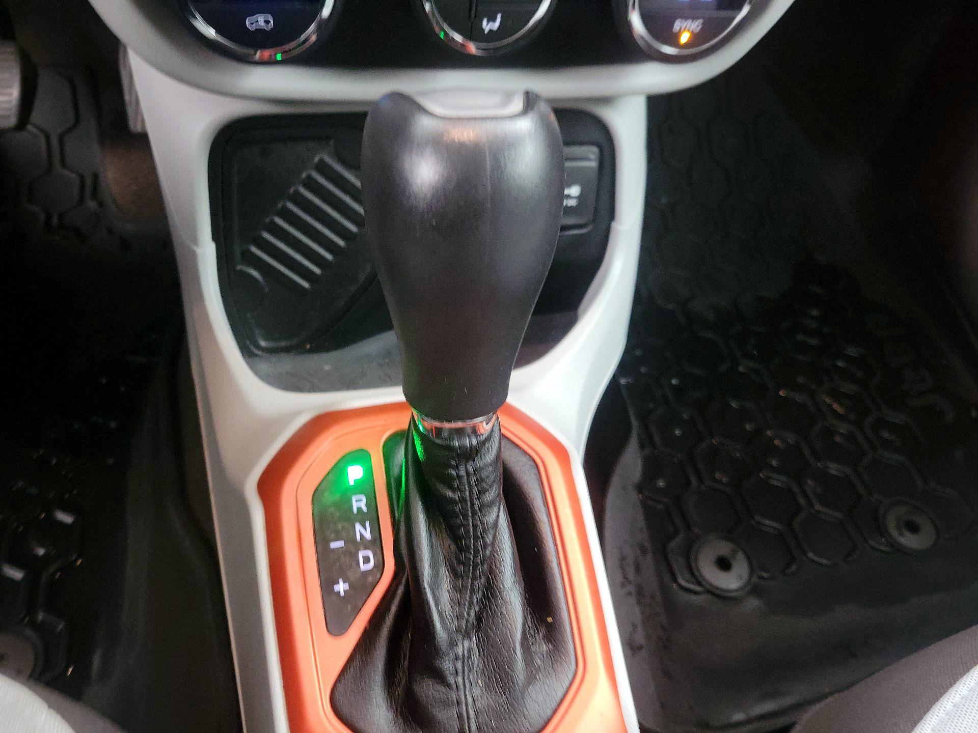 Thumbnail: 2015 Jeep Renegade - 17