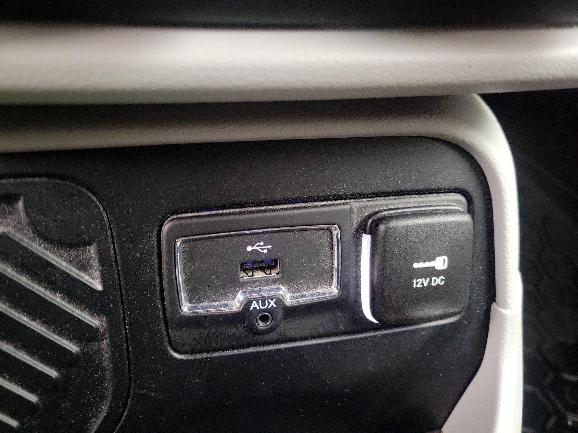 Thumbnail: 2015 Jeep Renegade - 18