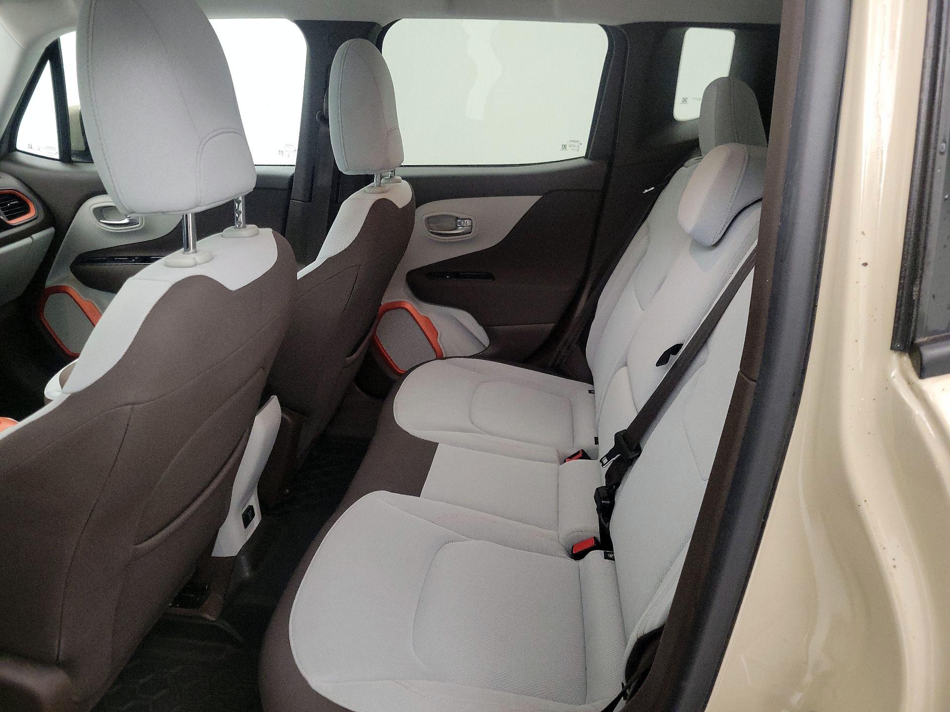 Thumbnail: 2015 Jeep Renegade - 19