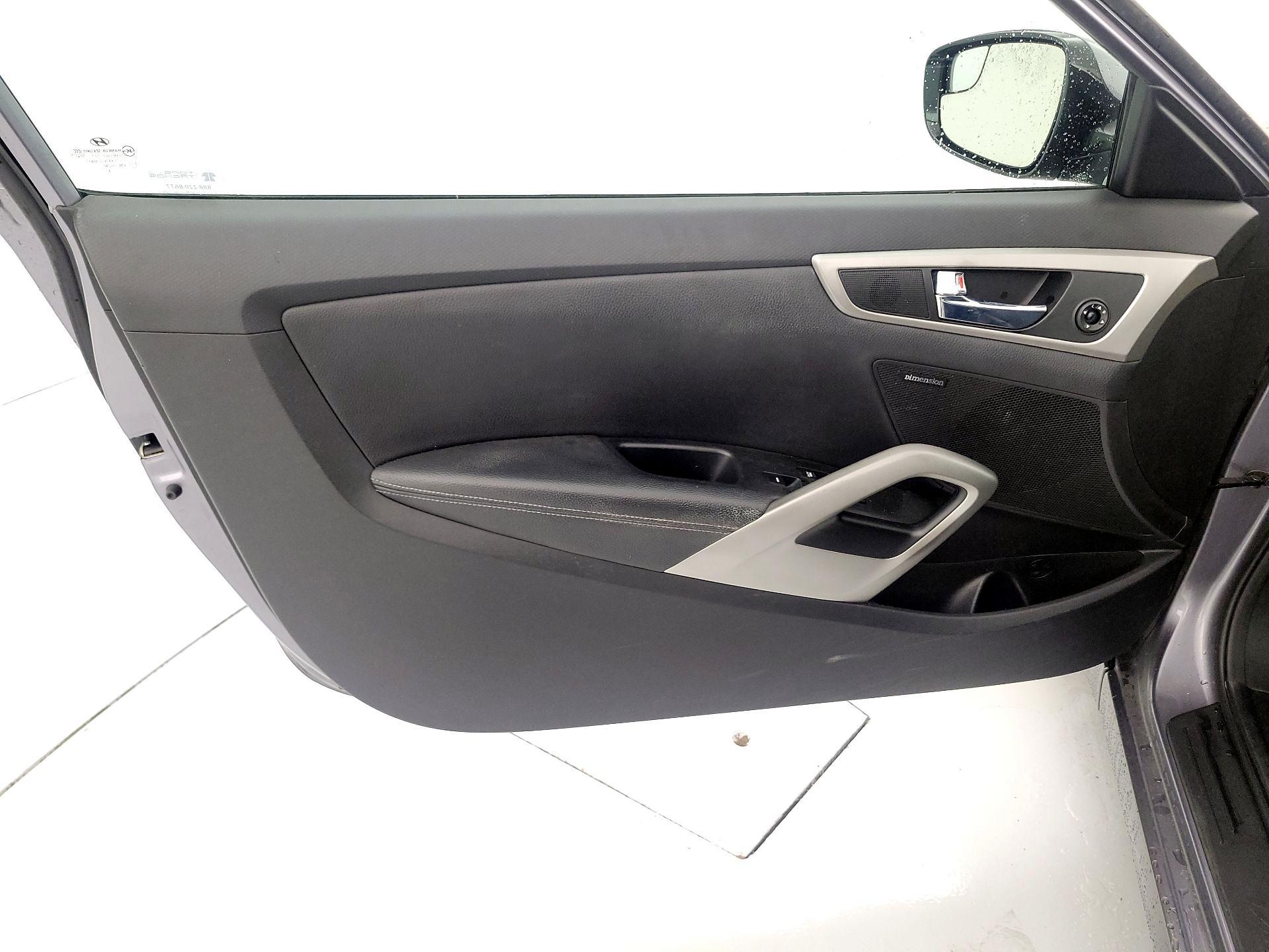 Thumbnail: 2015 Hyundai Veloster - 12