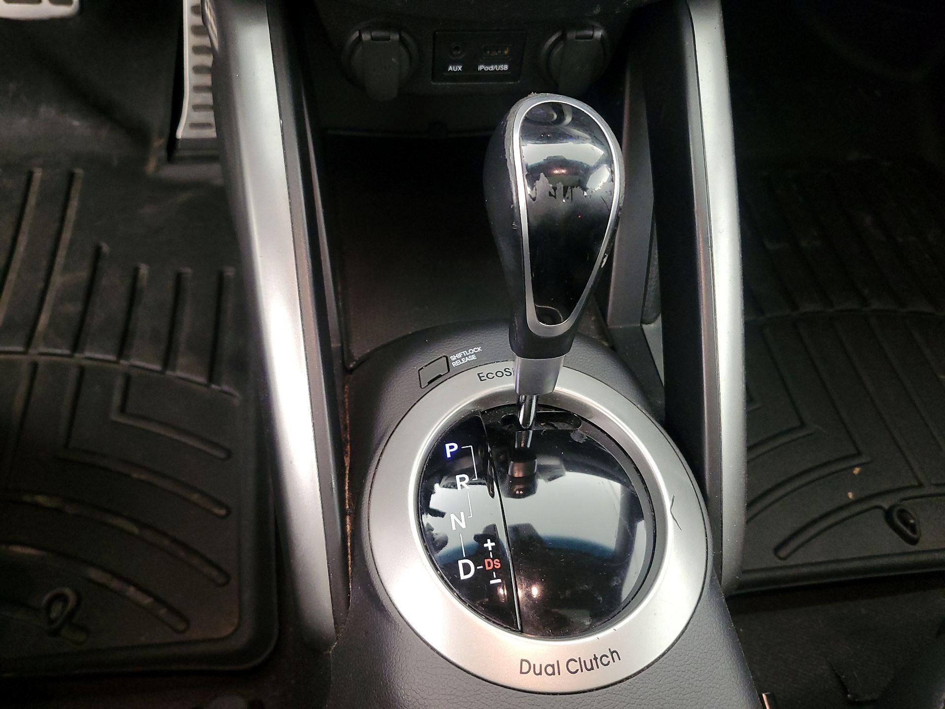 Thumbnail: 2015 Hyundai Veloster - 17