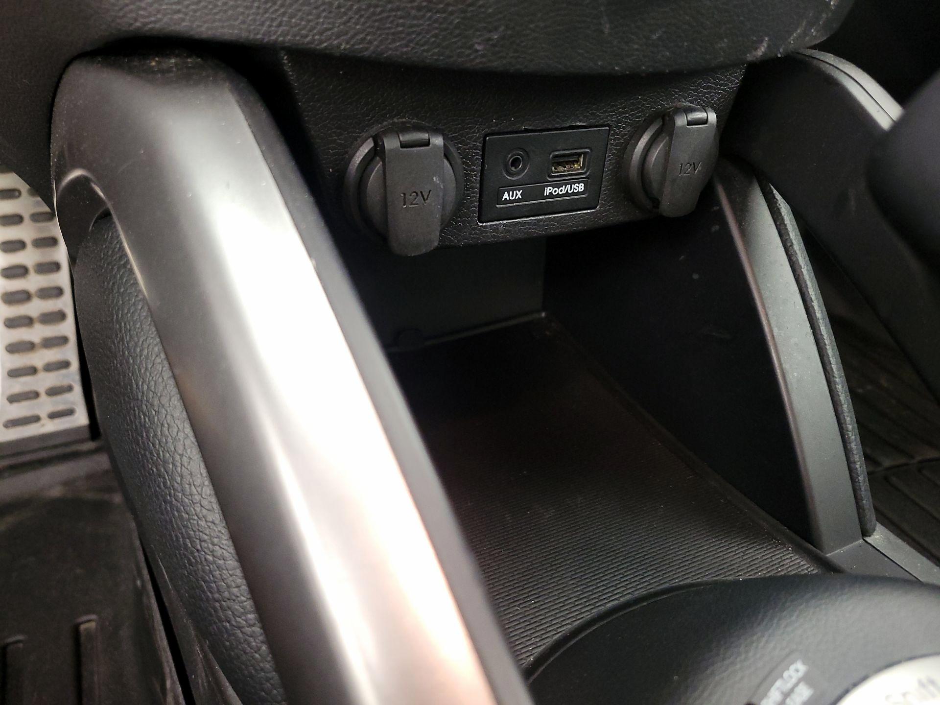 Thumbnail: 2015 Hyundai Veloster - 18