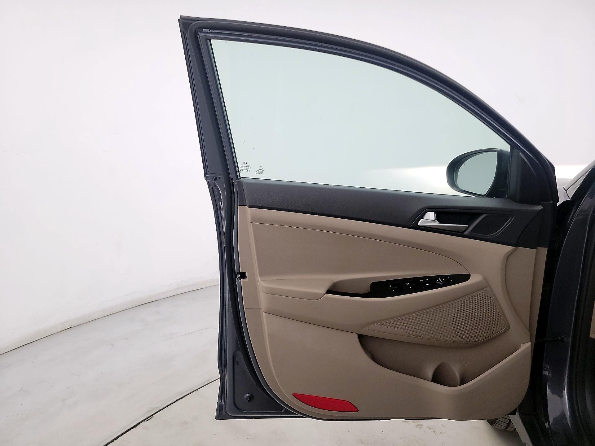 Thumbnail: 2019 Hyundai Tucson - 12