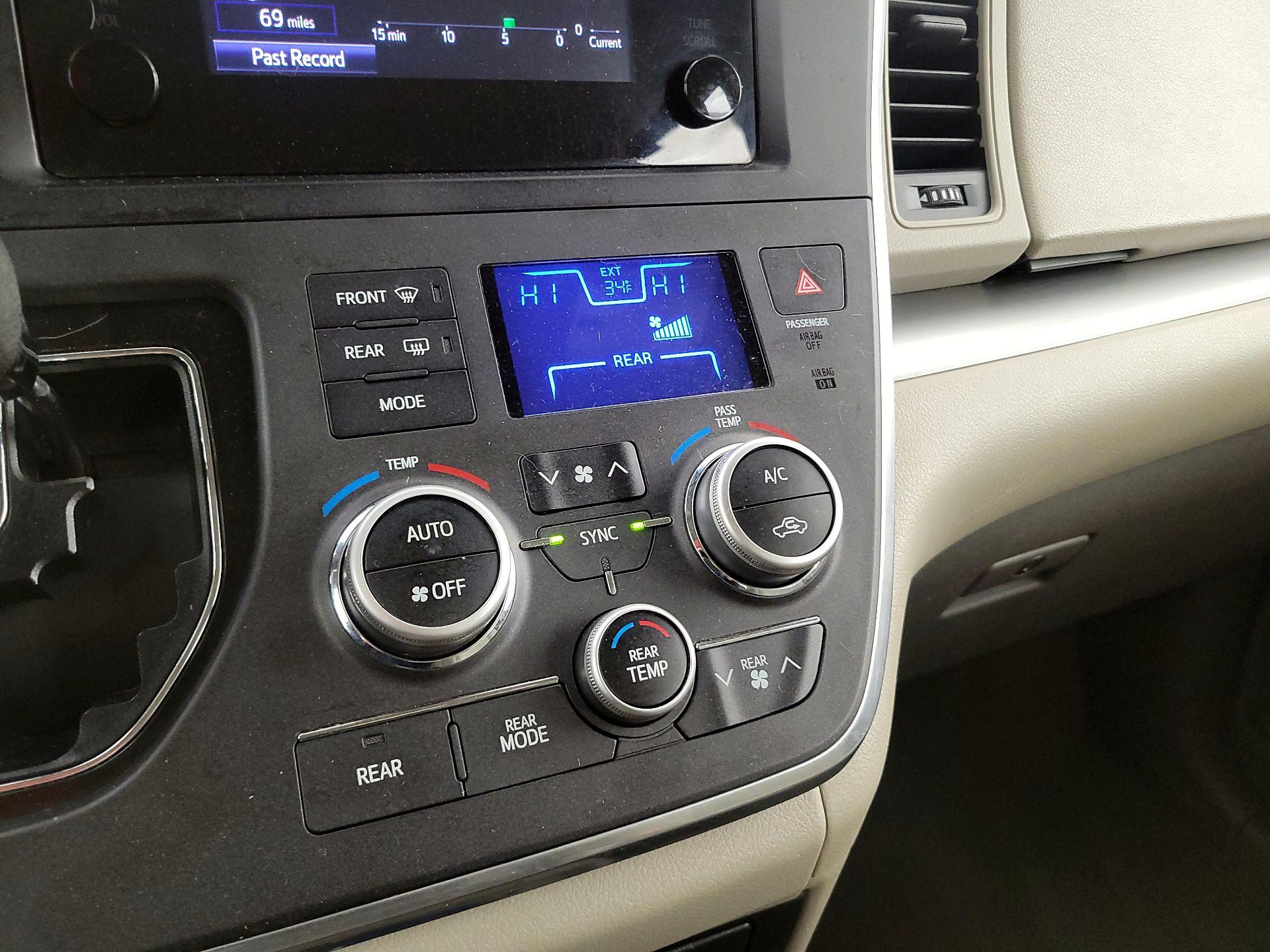 Thumbnail: 2015 Toyota Sienna - 16