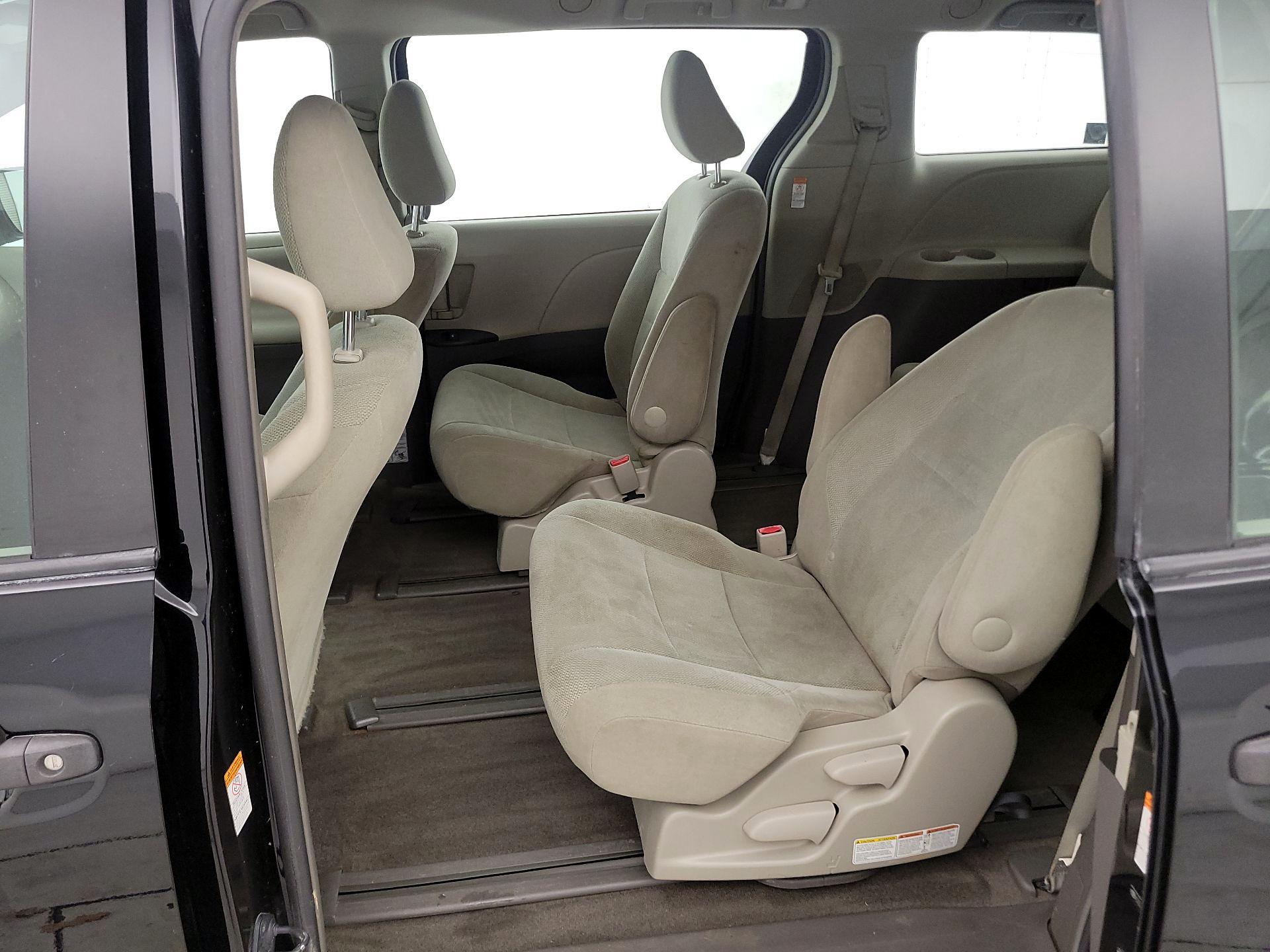 Thumbnail: 2015 Toyota Sienna - 19