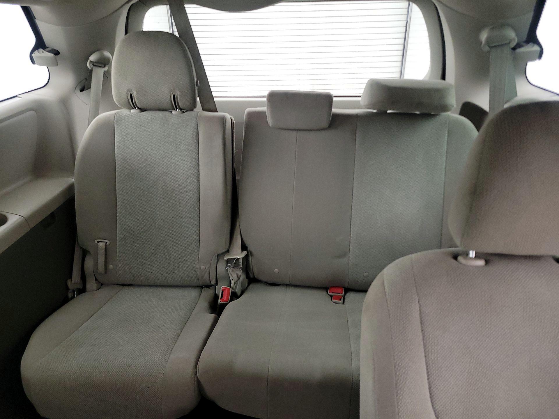 Thumbnail: 2015 Toyota Sienna - 20